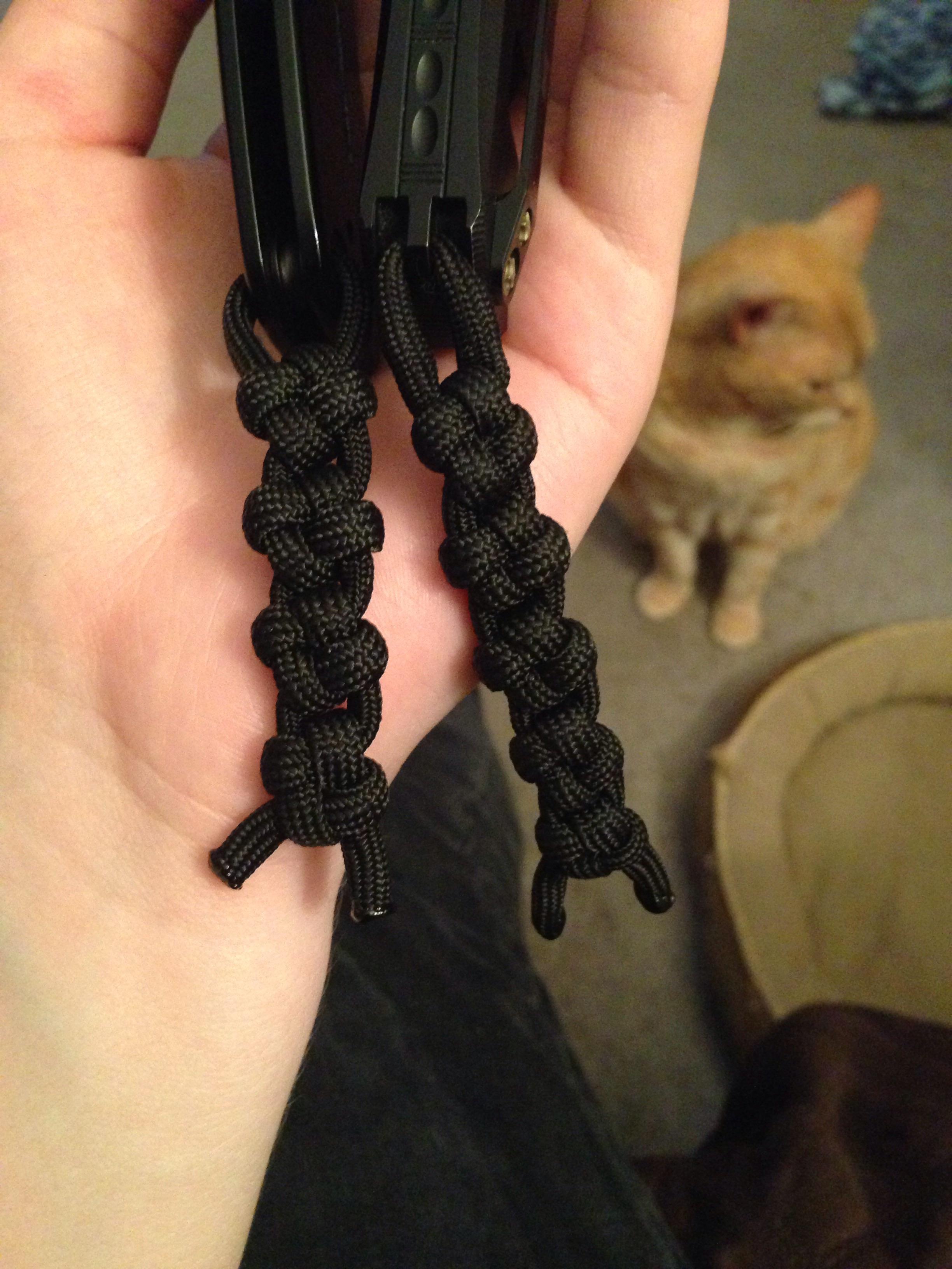 Matching knife lanyards r/paracord