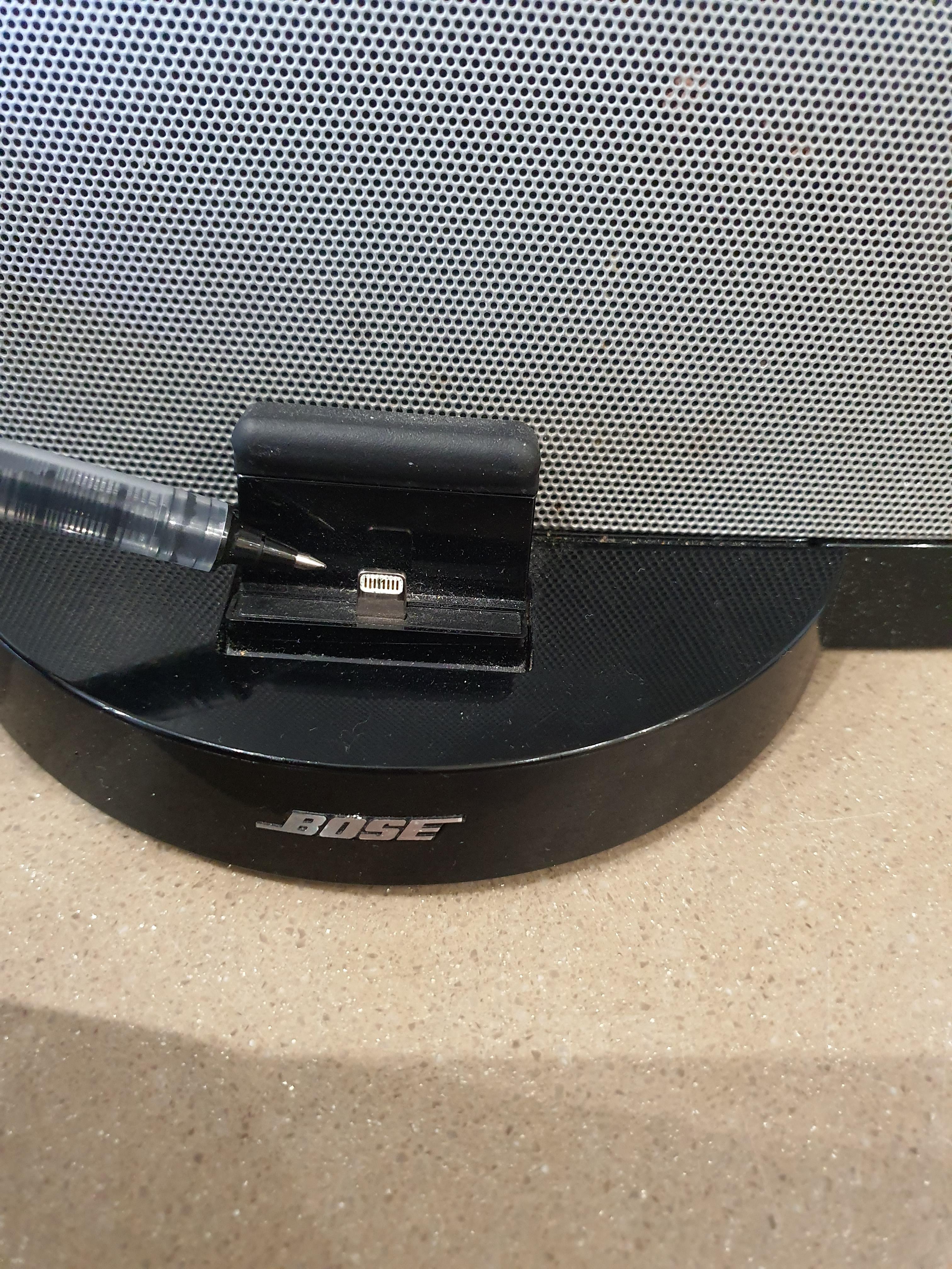 Bose Speaker Dock With Lightning Connector / 1 Perhaps a
