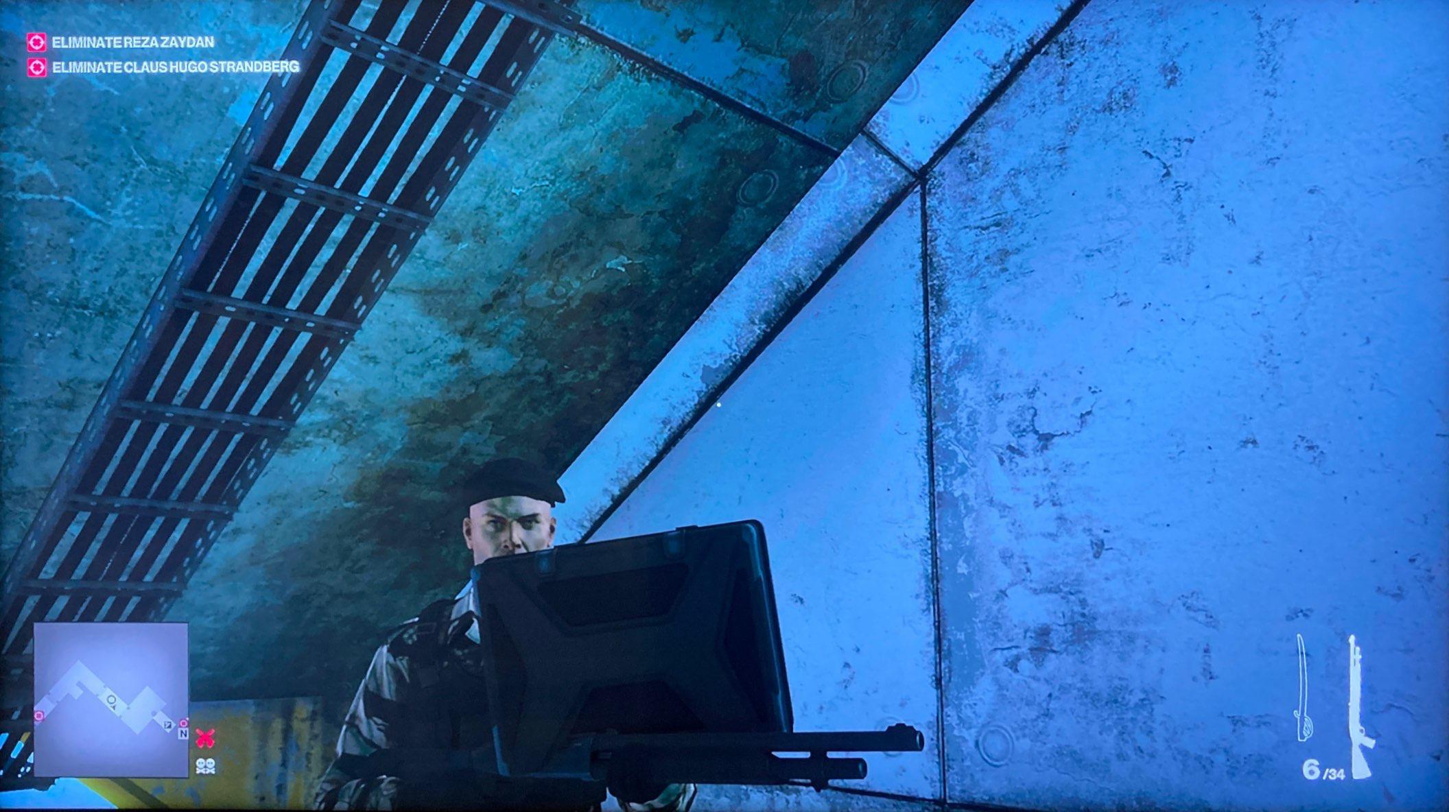 Briefcase glitch r/HiTMAN