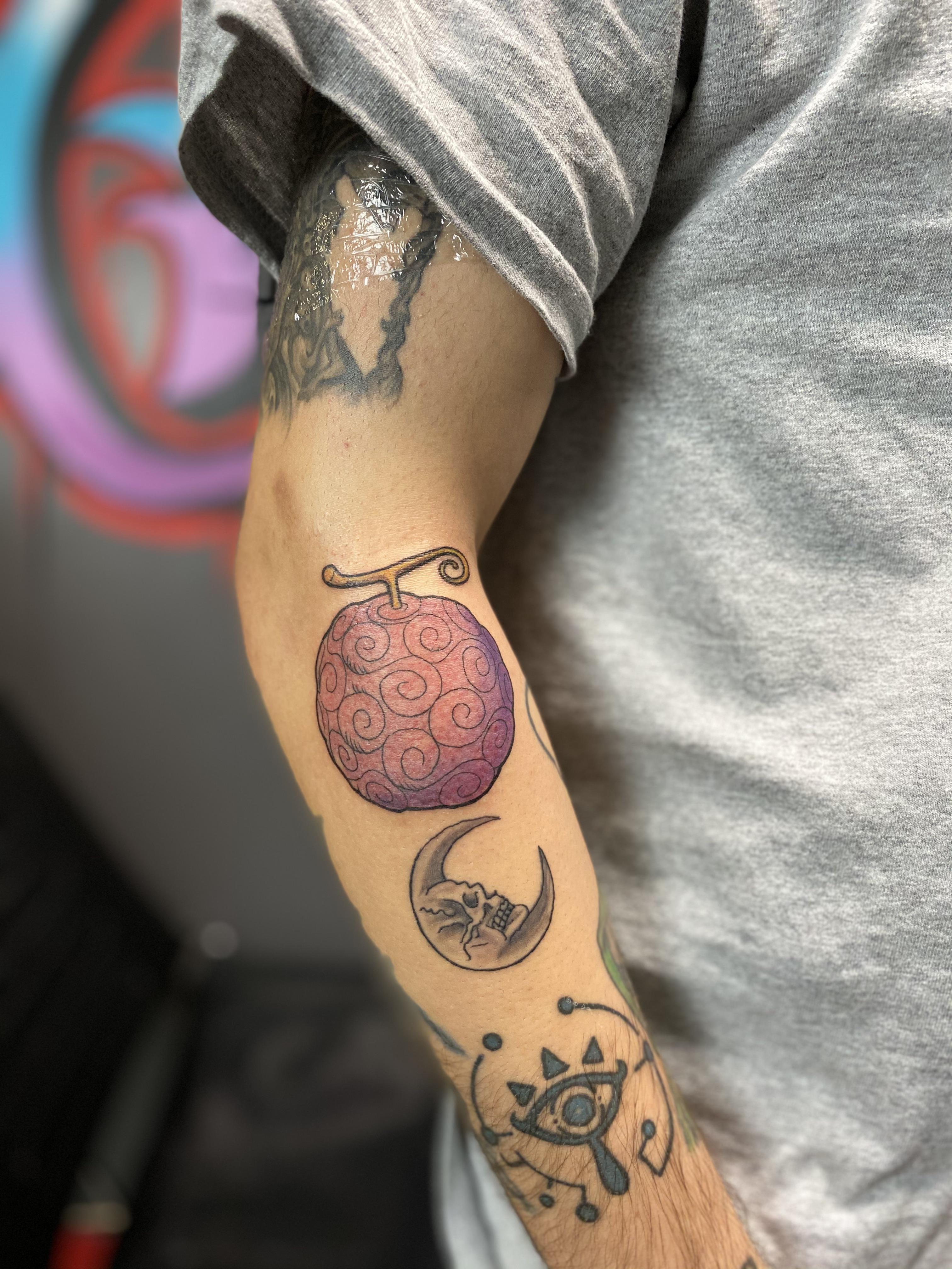 Gomu Gomu No Mi Tattoo Gomu Gomu No Mi Yami Yami No Mi The Reason Shanks And Black Beard Are Enemies Is Because They Were Looking For The Same Thing This