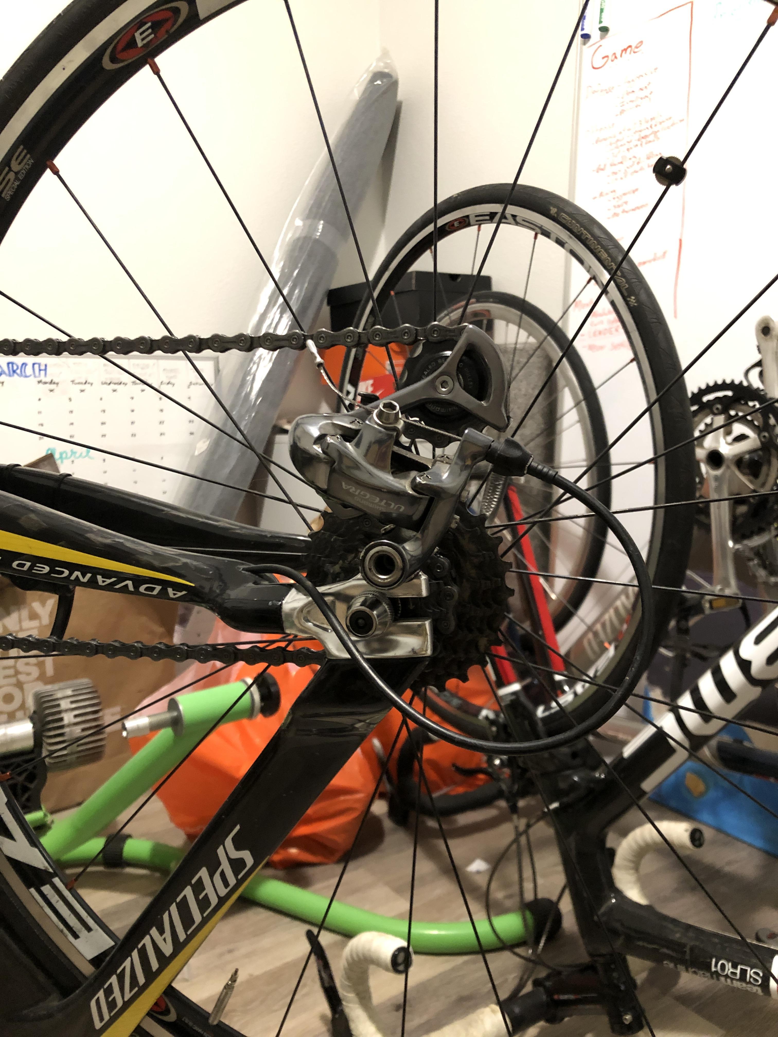 Any tips for changing wheels on horizontal dropouts r/RoadBikes