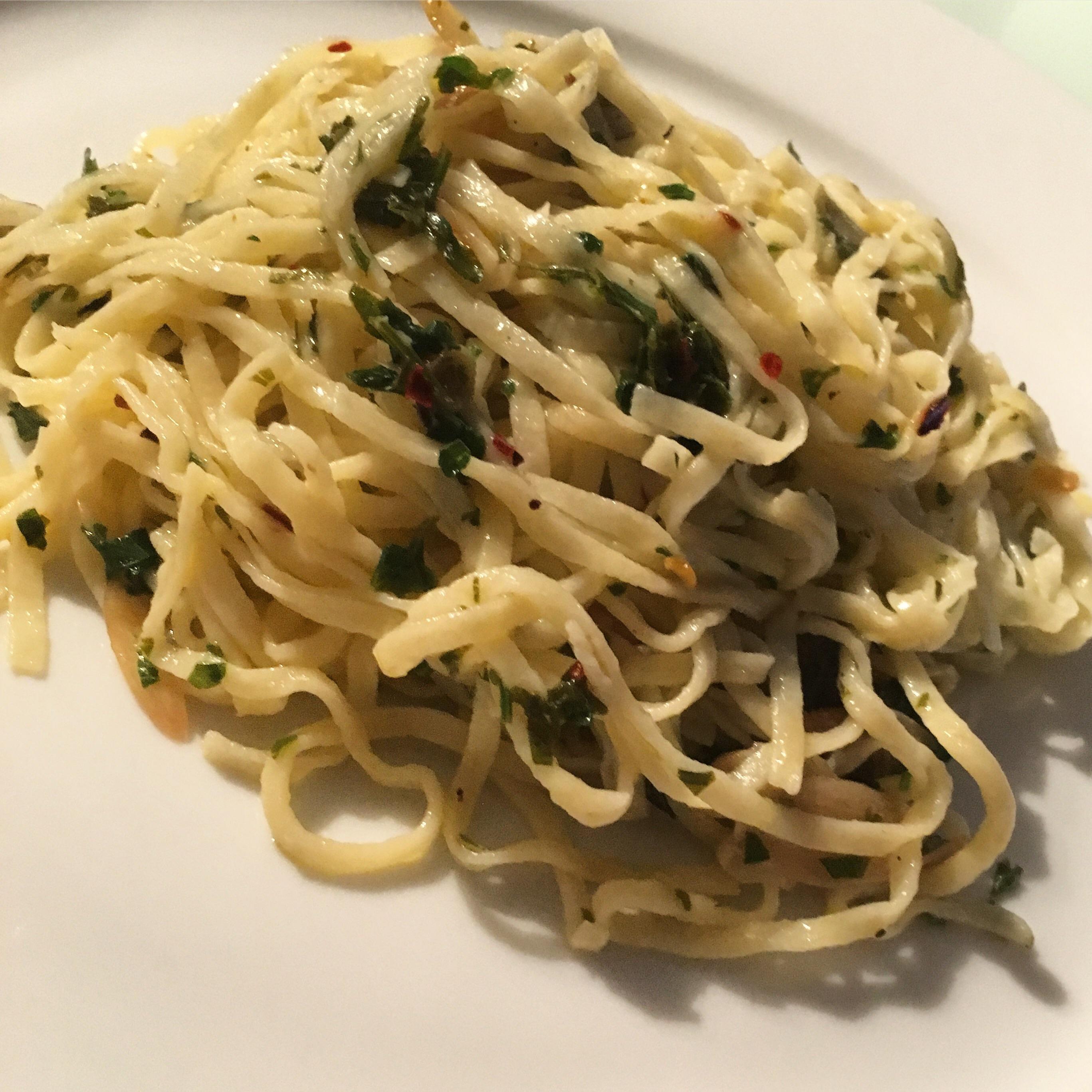 Made Pasta Aglio e Olio with fresh homemade pasta! r/bingingwithbabish
