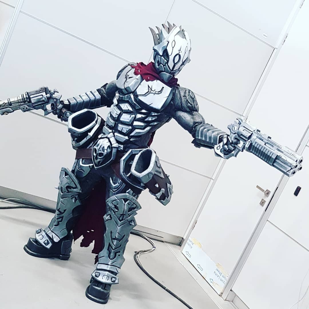 This guy just did Strife cosplay, and its amazing!!! Darksiders