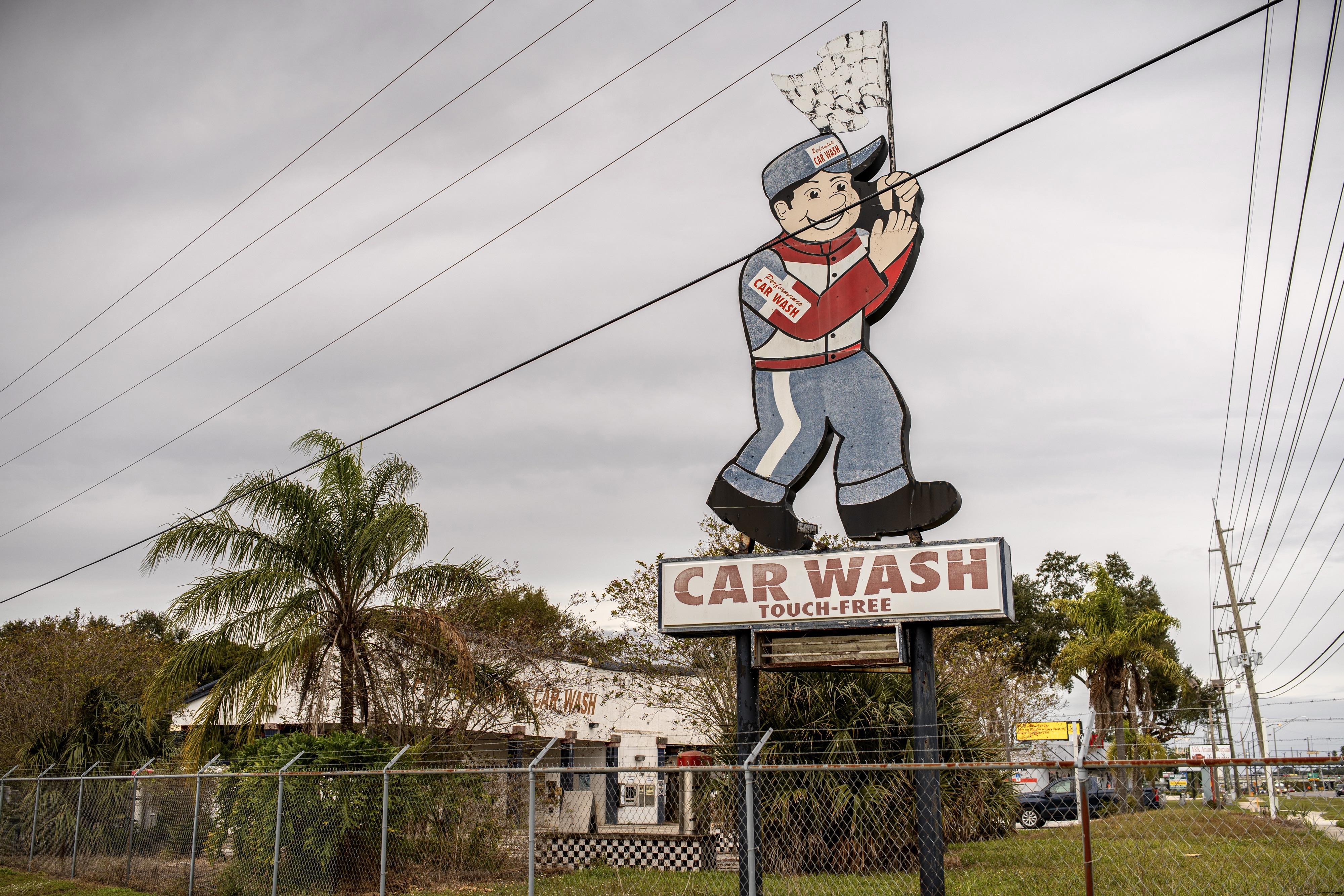 Abandoned car wash in central FL r/AbandonedPorn