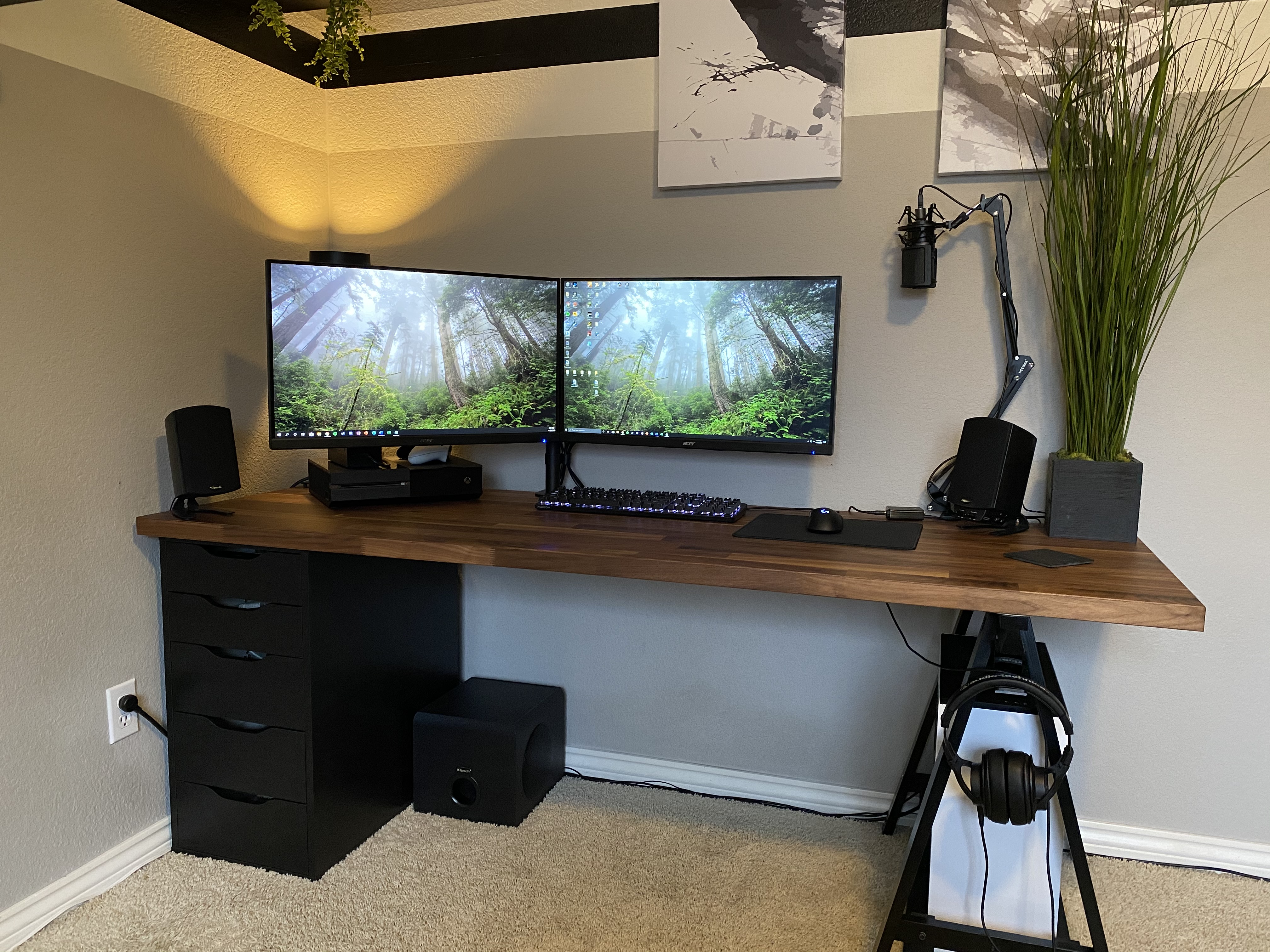 Kind of a typical Ikea setup battlestations