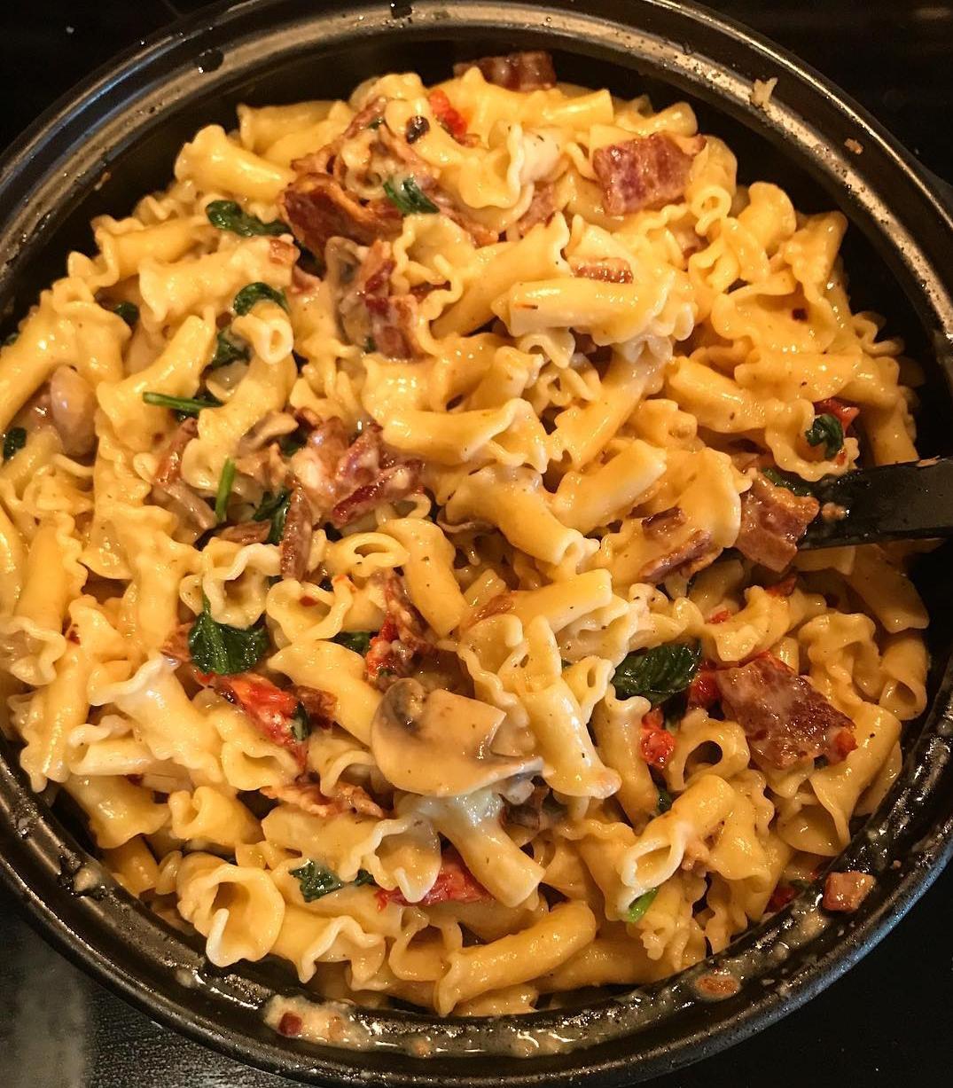 [Homemade] Pasta with Bacon,spinach,mushrooms & sundried tomatoes in a