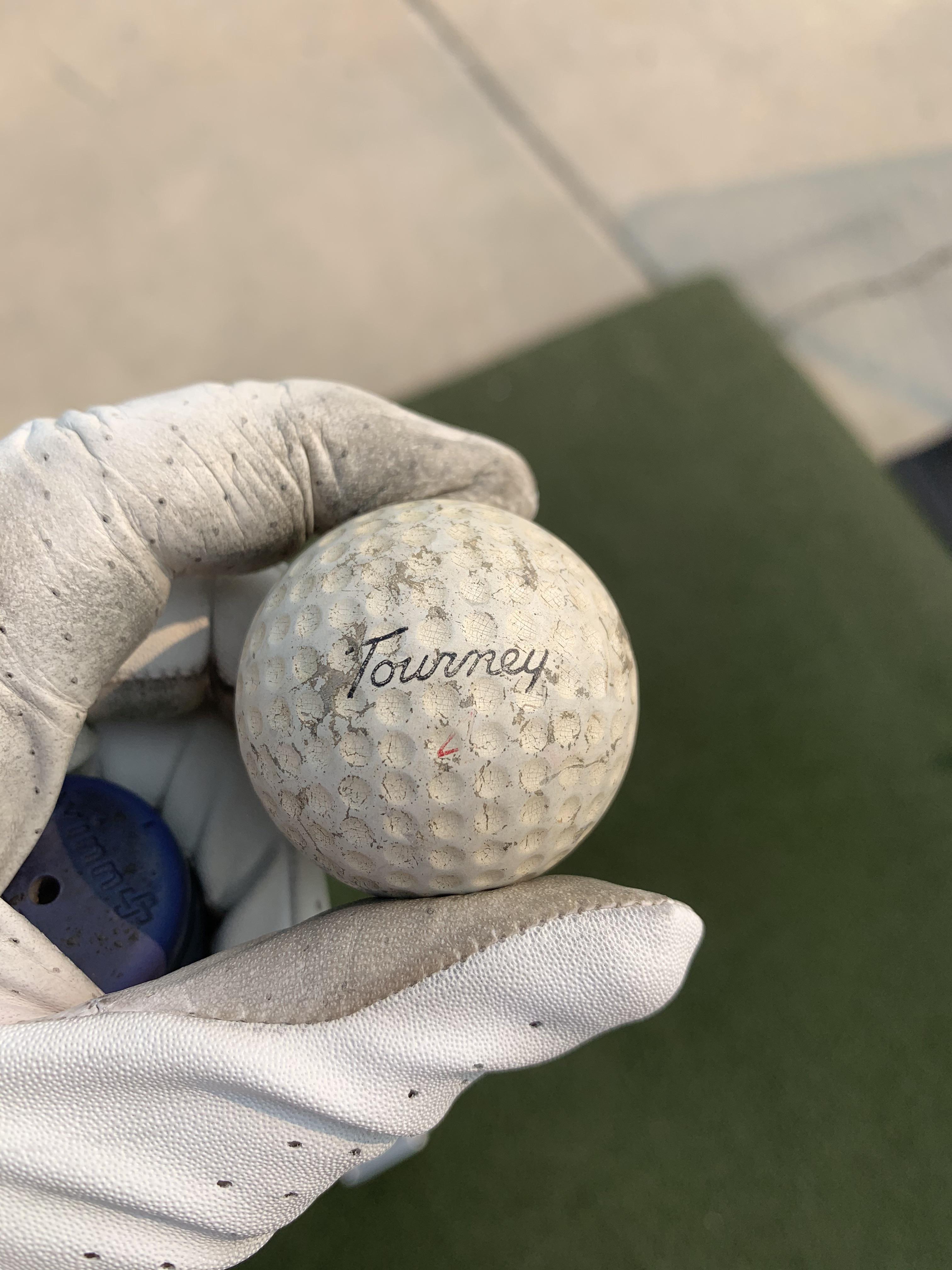 Someone’s cleaning out grandpa’s old golf bag at the range. r/golf