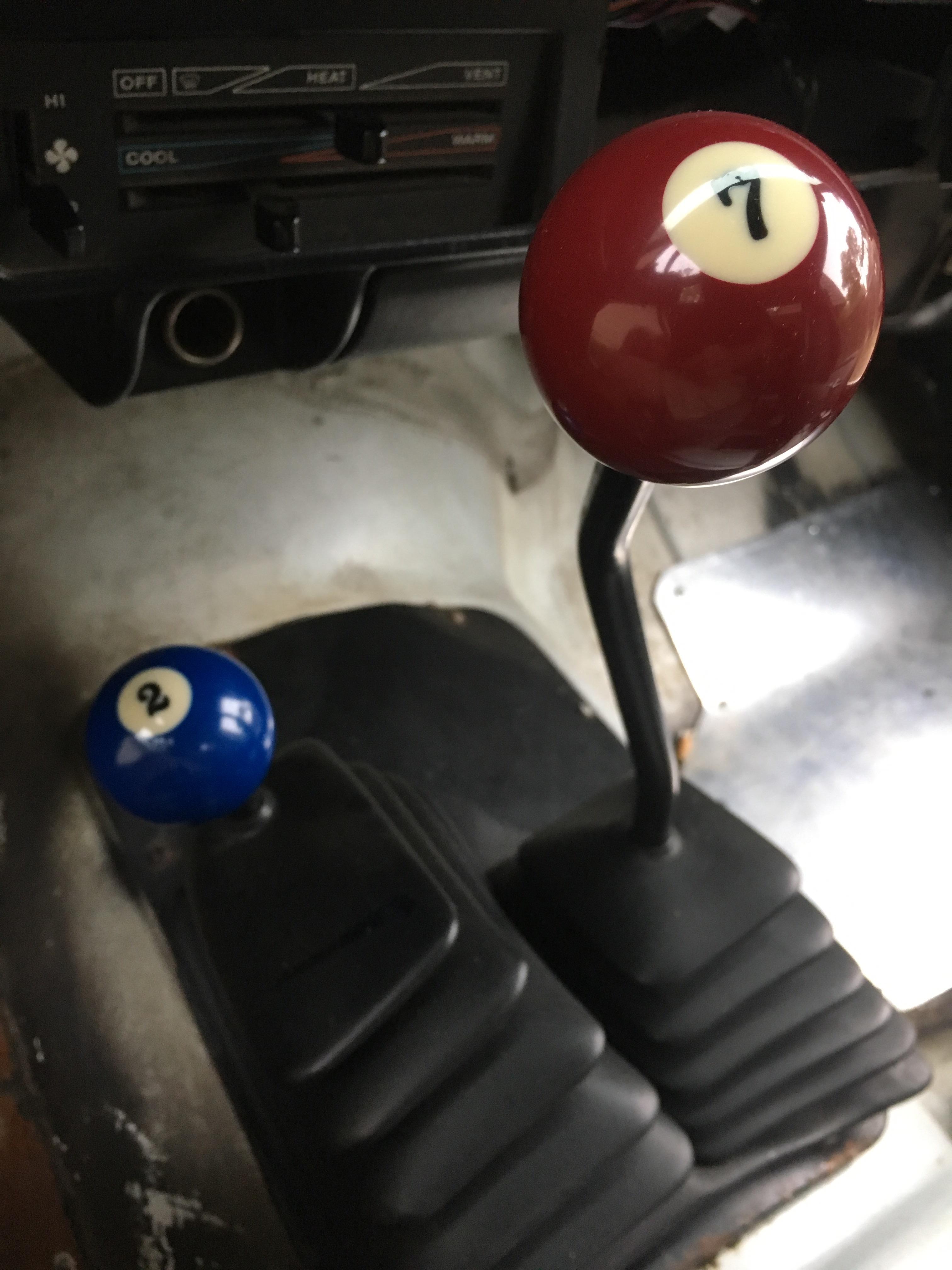 Pool ball shift knobs in the YJ, for that old school flare. r/Jeep