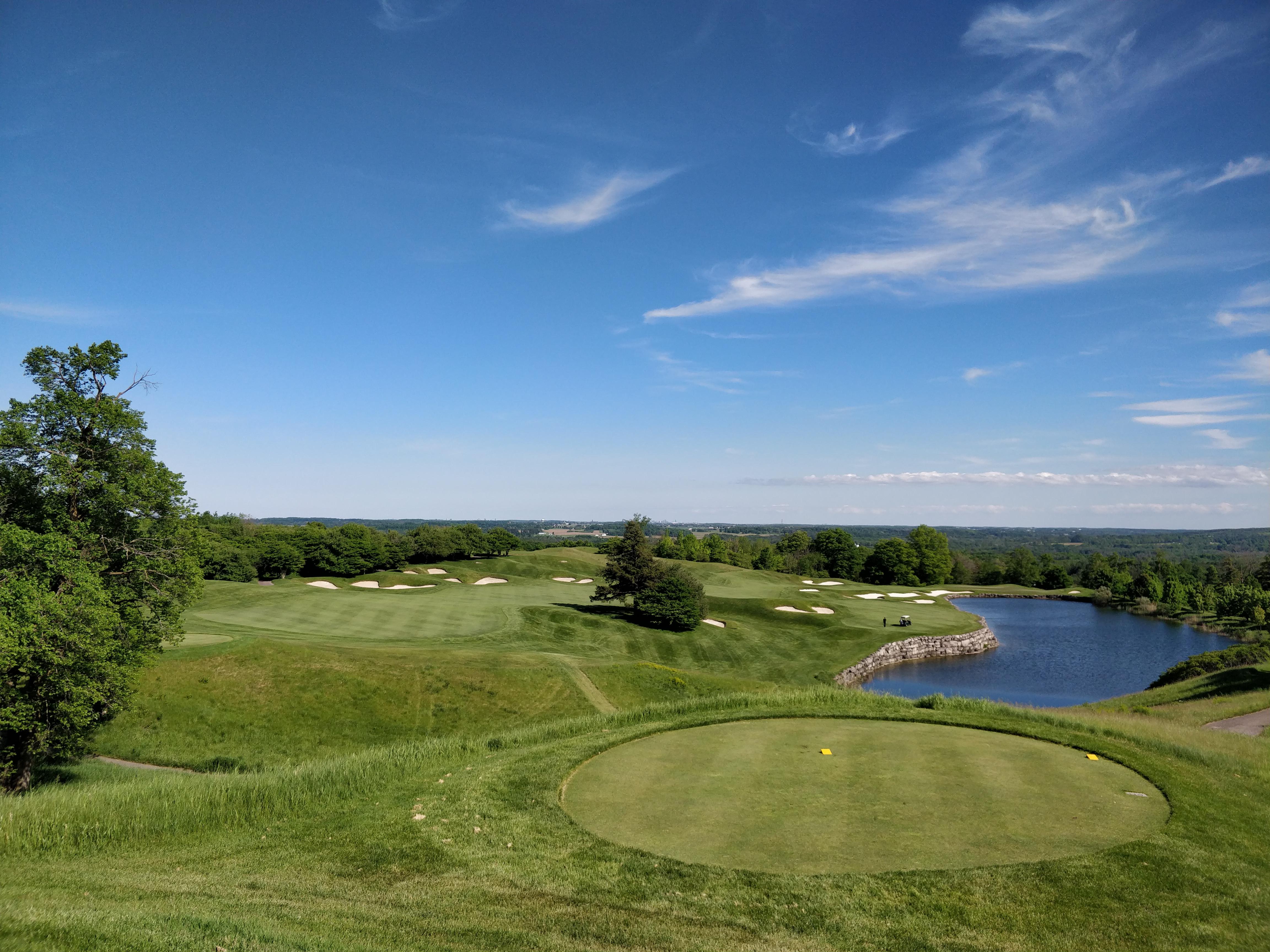 Wide double fairway hole 1 at Devil's Pulpit. Caledon, Ontario r/golf