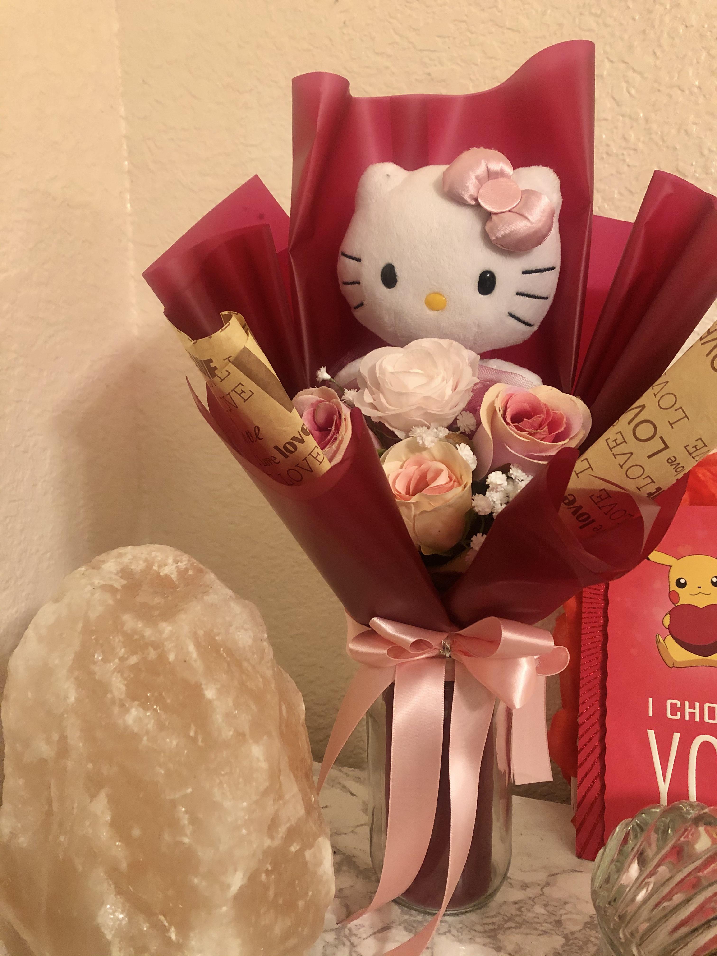 Flowers my boyfriend gave me for our anniversary 💖! r/sanrio
