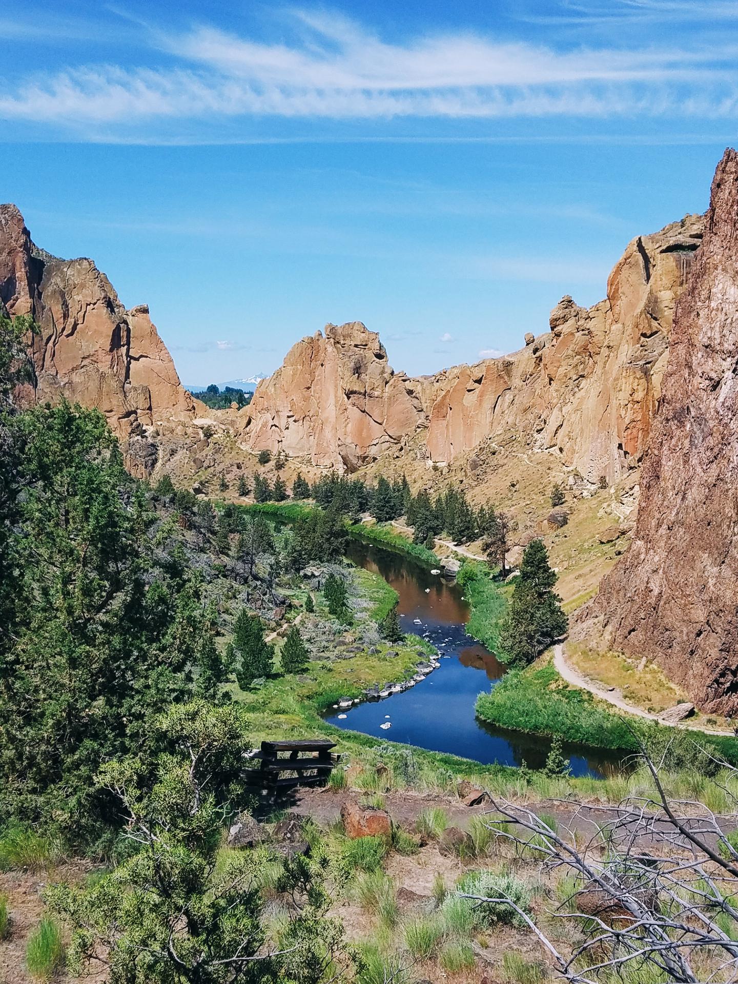 Smith Rock State Park, Terrebonne, OR [1440x1920] r/EarthPorn