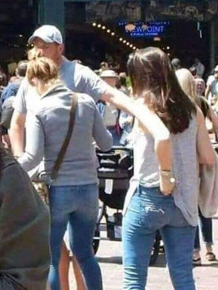 The old reach-around : confusing_perspective