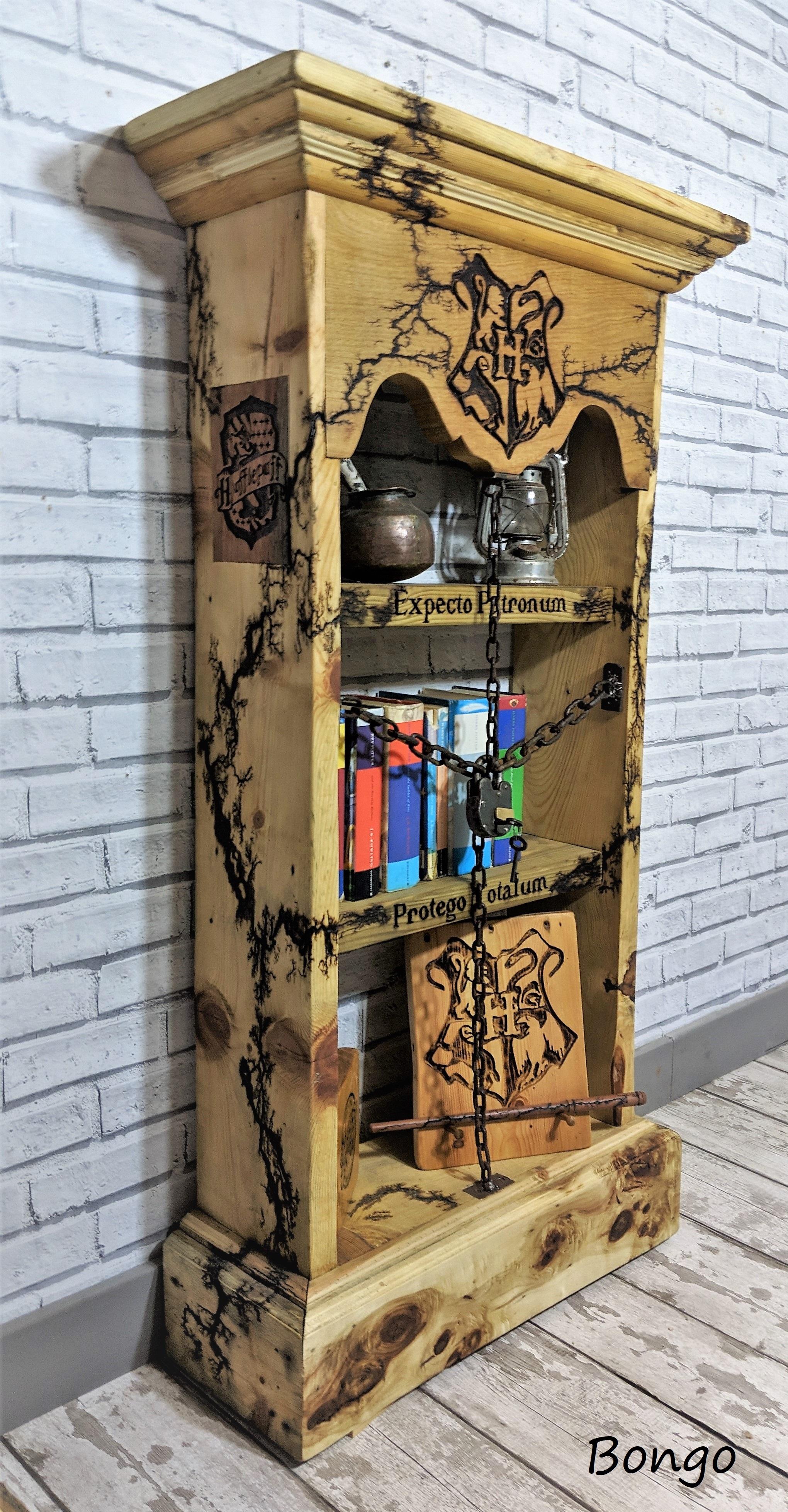 A bookshelf made for a friends Harry Potter mad child. r/palletfurniture