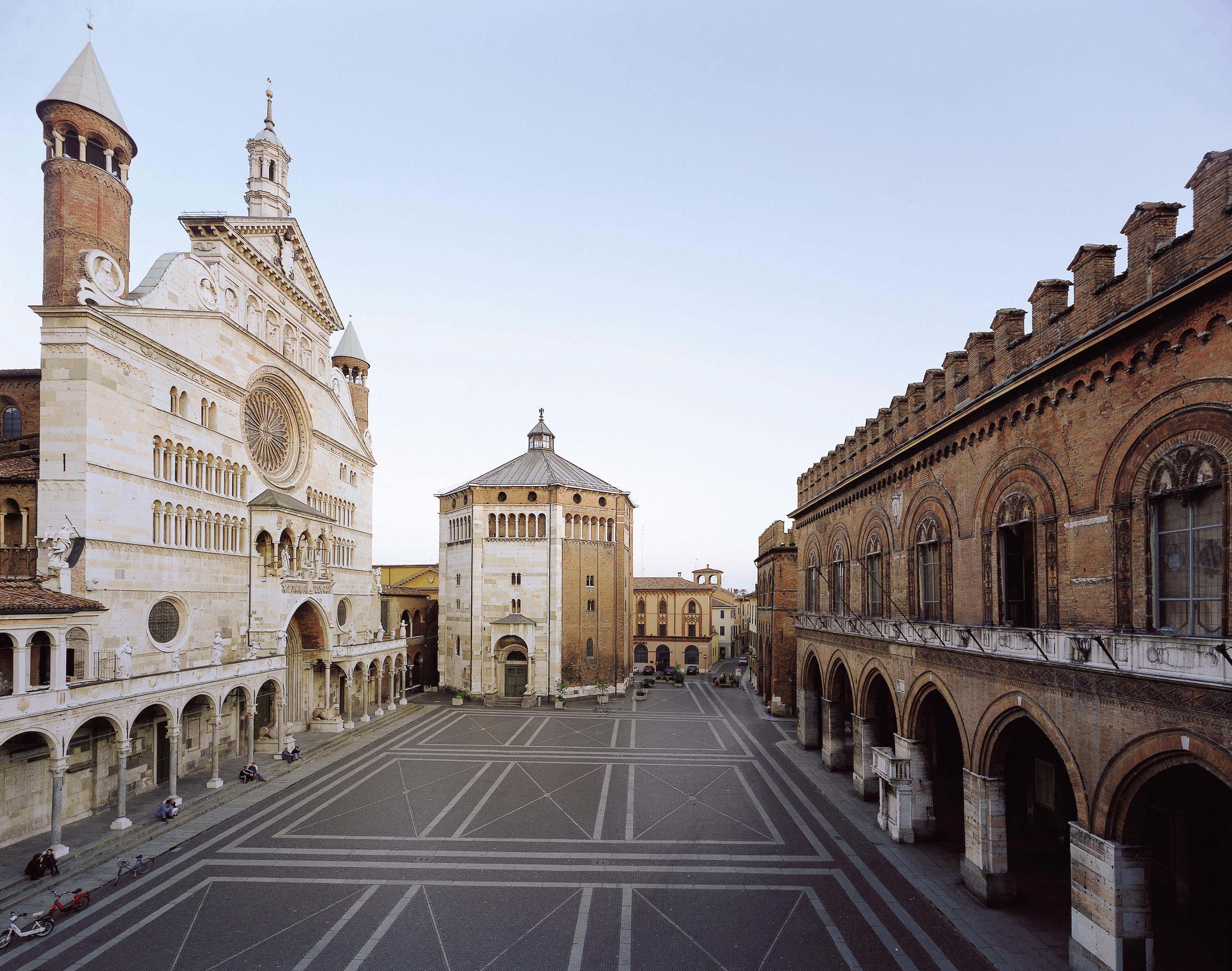 Cremona, the city of violins, Lombardy, Italy r/europe