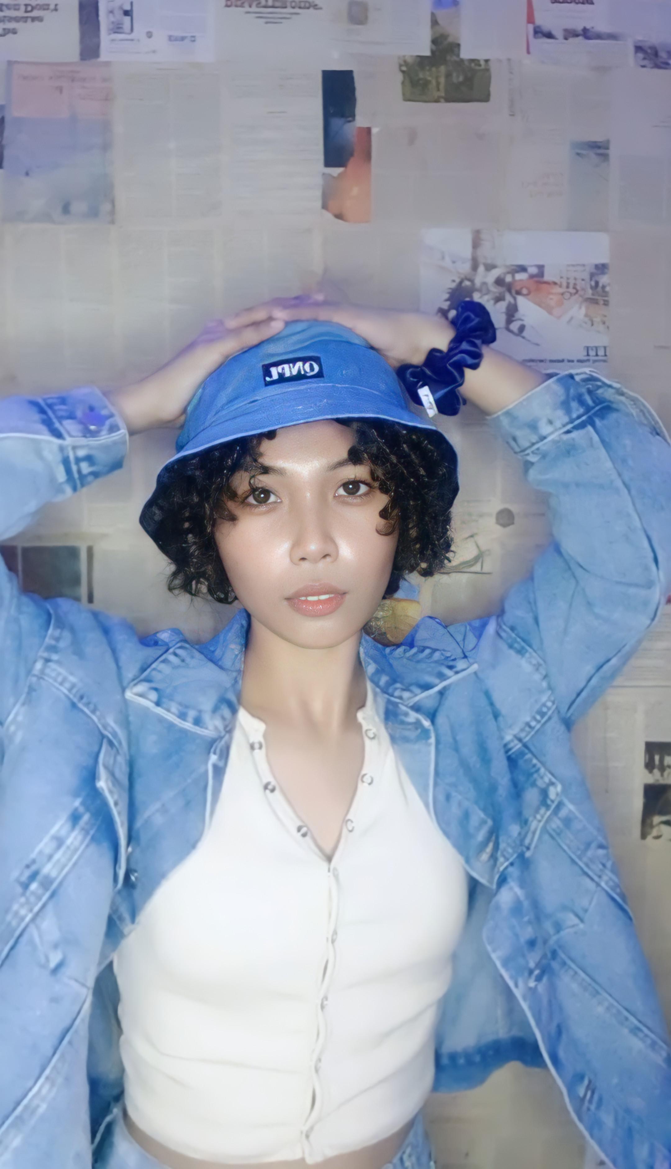 using satin is a lifesaver 💖 for maintaining ur curls, use satinlined