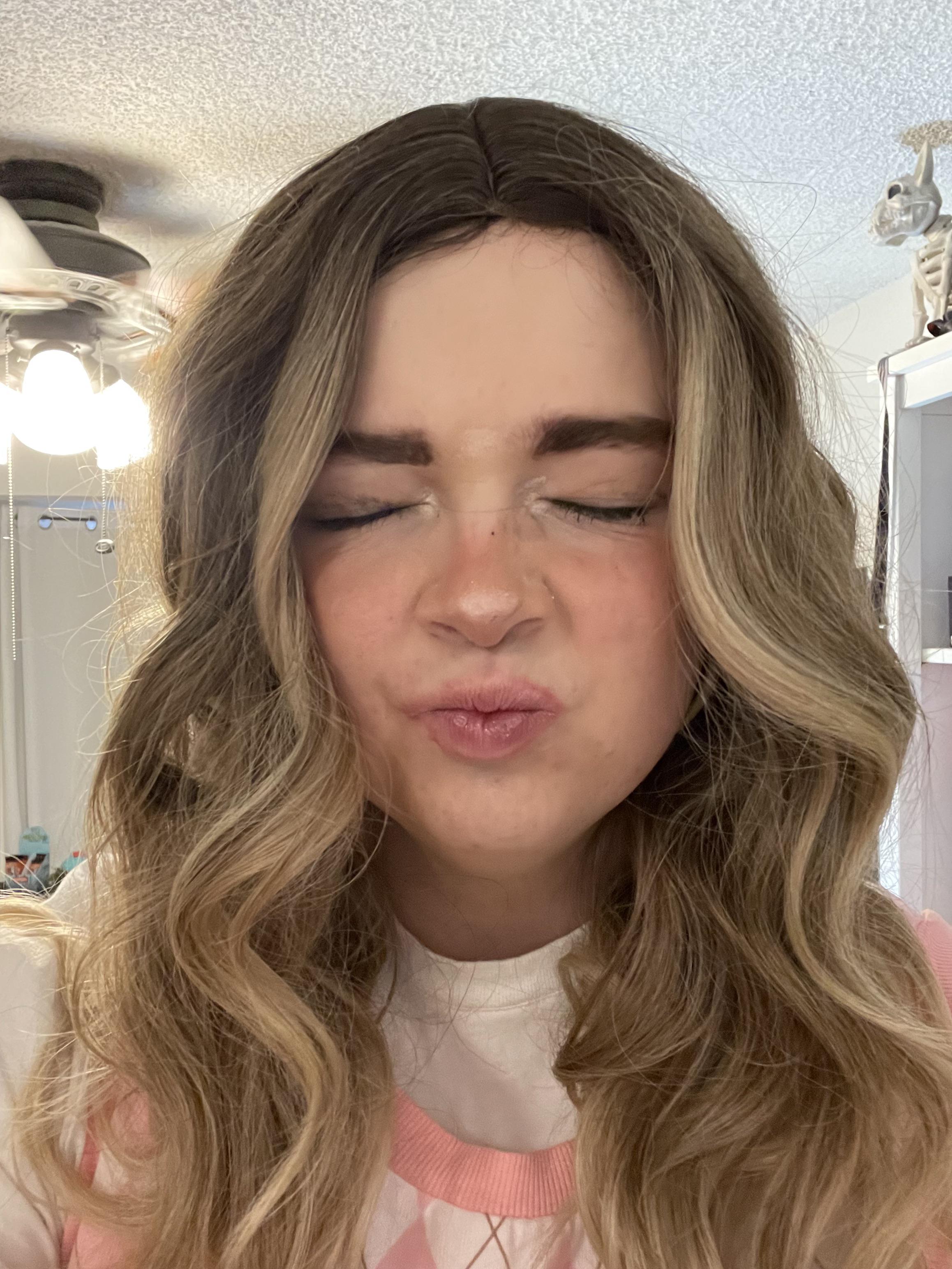 Is the squinty face still cute? r/femboy