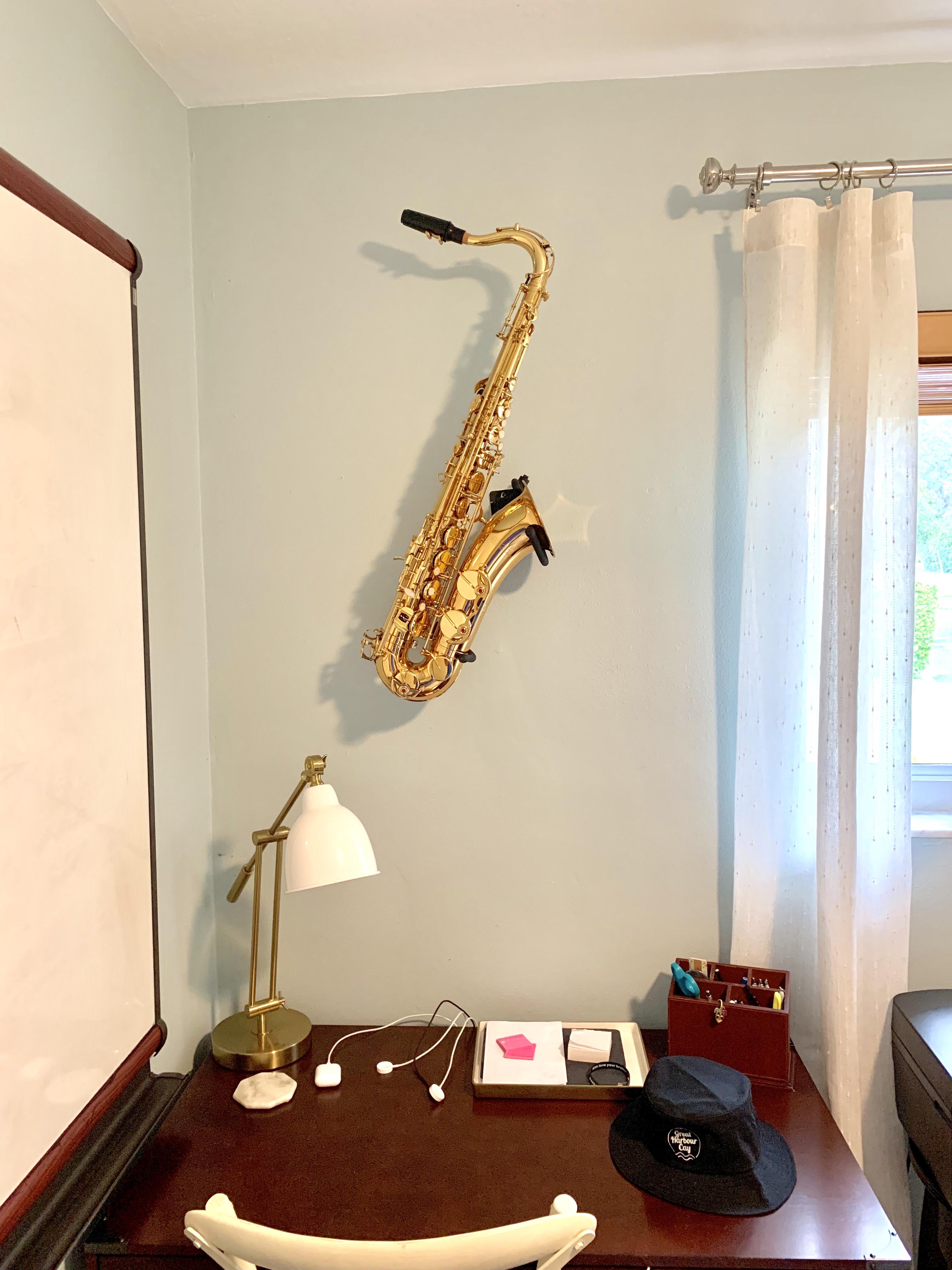 Finally got around to mounting my tenor sax! r/Saxophonics