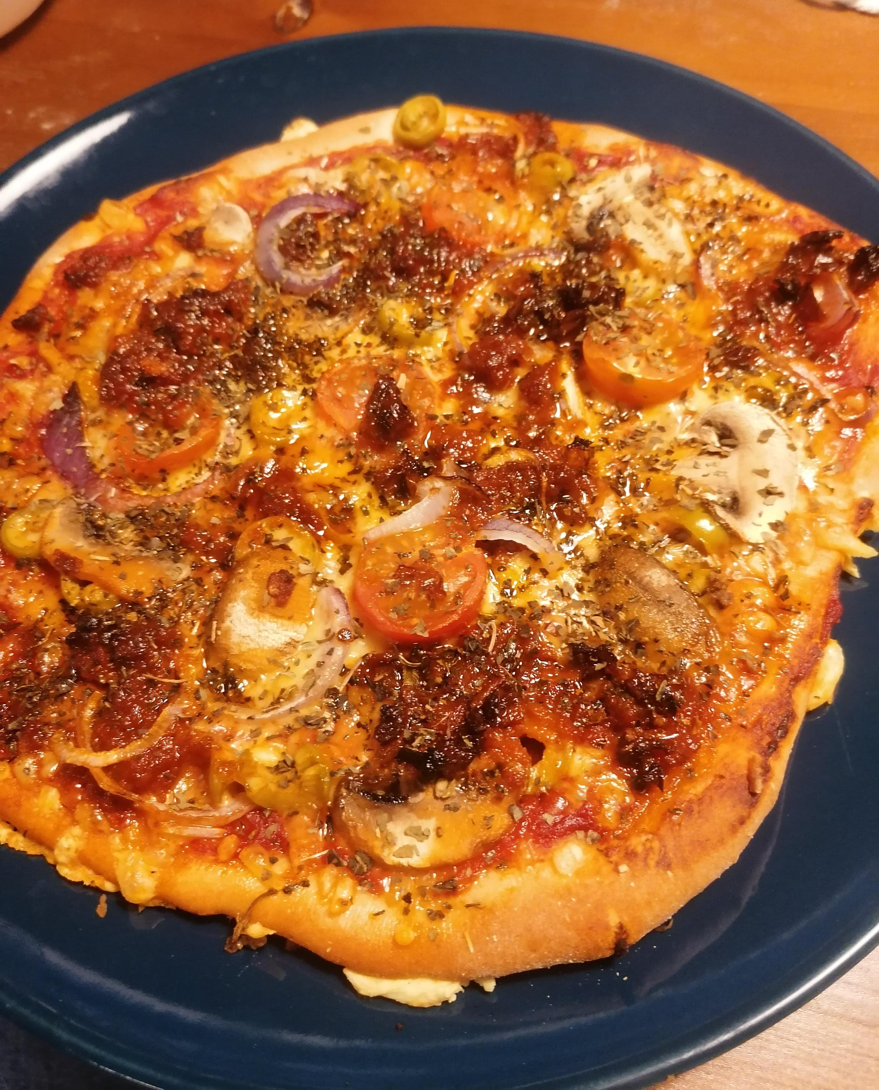 a greasy vegan pizza I made😋🍕🍕 r/ShittyVeganFoodPorn