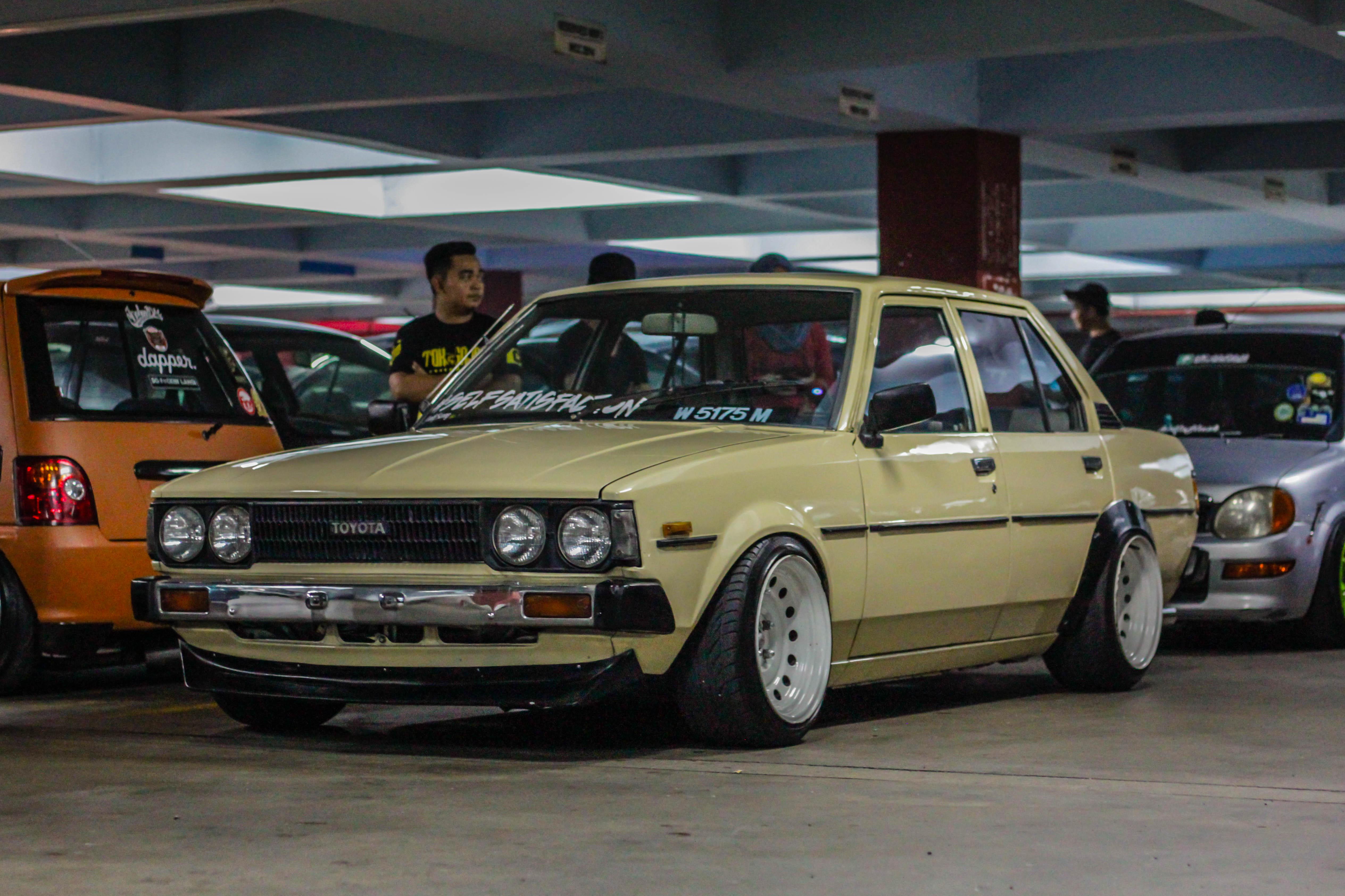 Toyota Corolla KE70 on Steelies. carporn