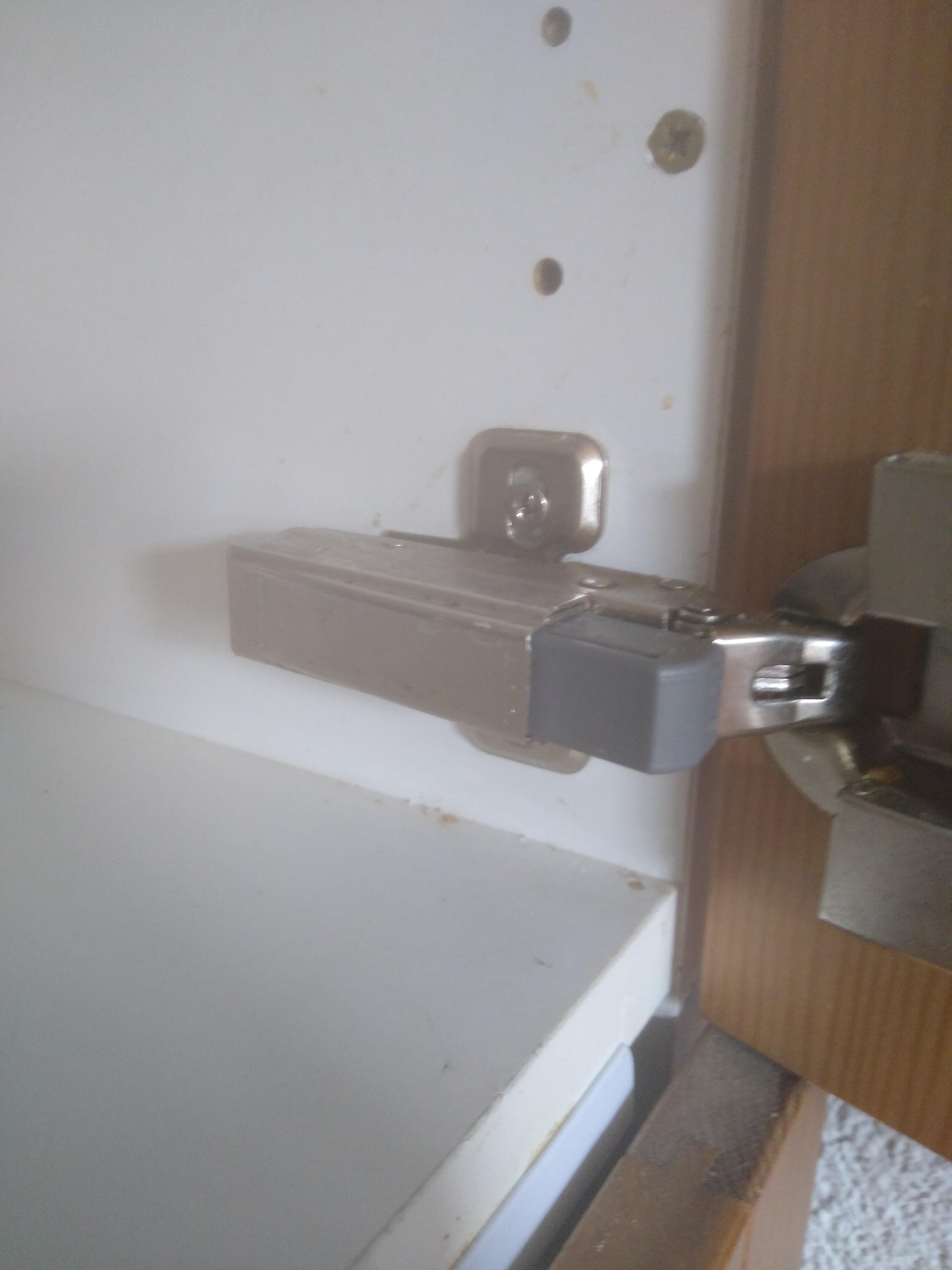 Wie stellt man dieses Scharnier ein? : r/Handwerker