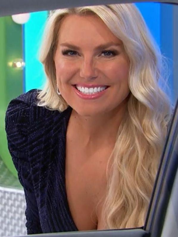 Rachel Reynolds : FamousFaces