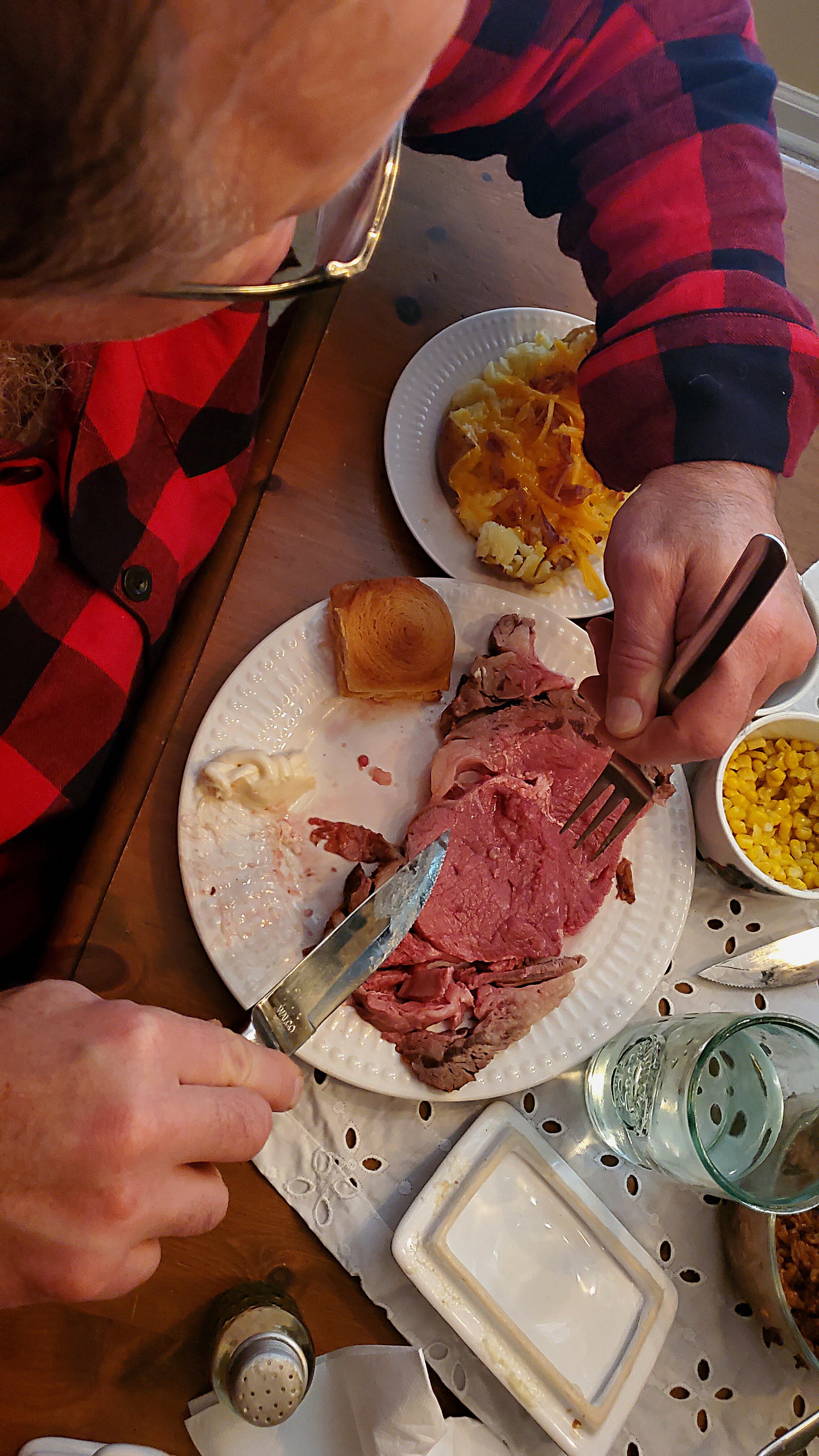Mom undercooked the prime rib, dad said "Lets eat!" r/meat