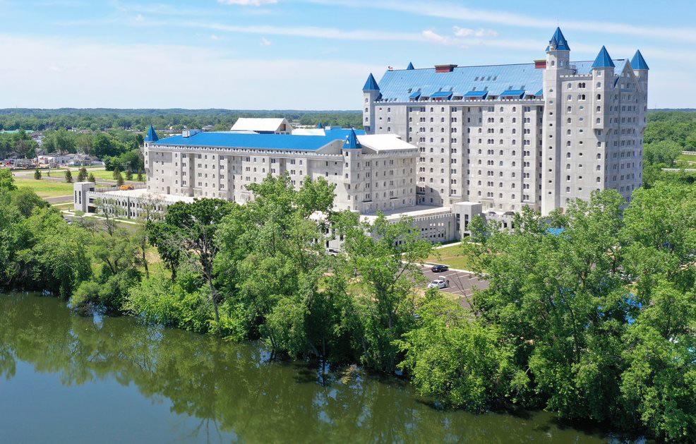 I’ve been seeing a few castles on here, so here’s the one I drive by