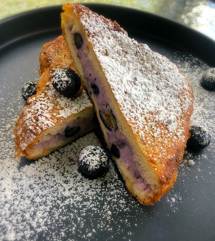 Lemon blueberry ricotta stuffed French toast r/FoodPorn