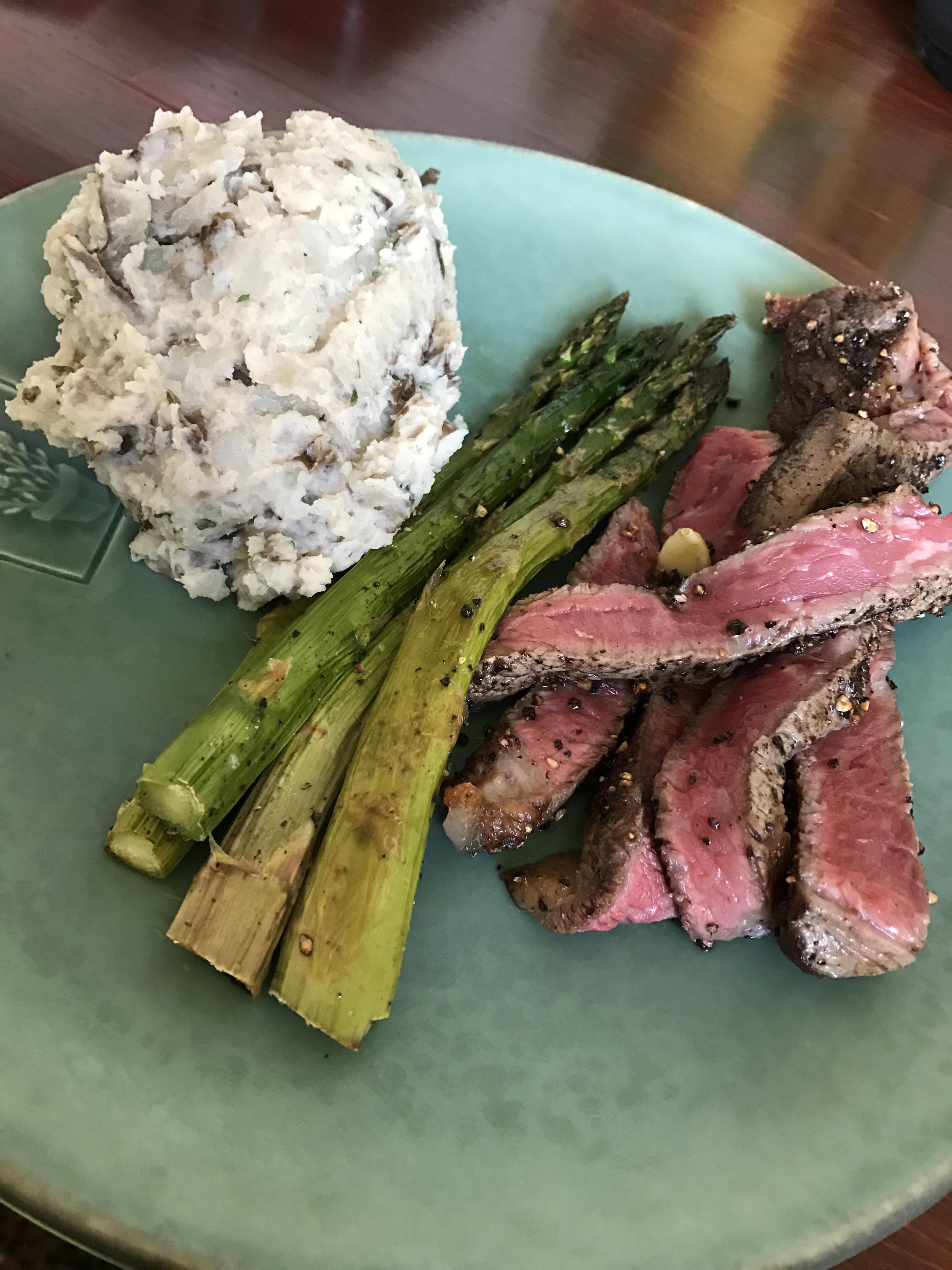 [Homemade] Porterhouse steak, asparagus, and mashed potatoes for my