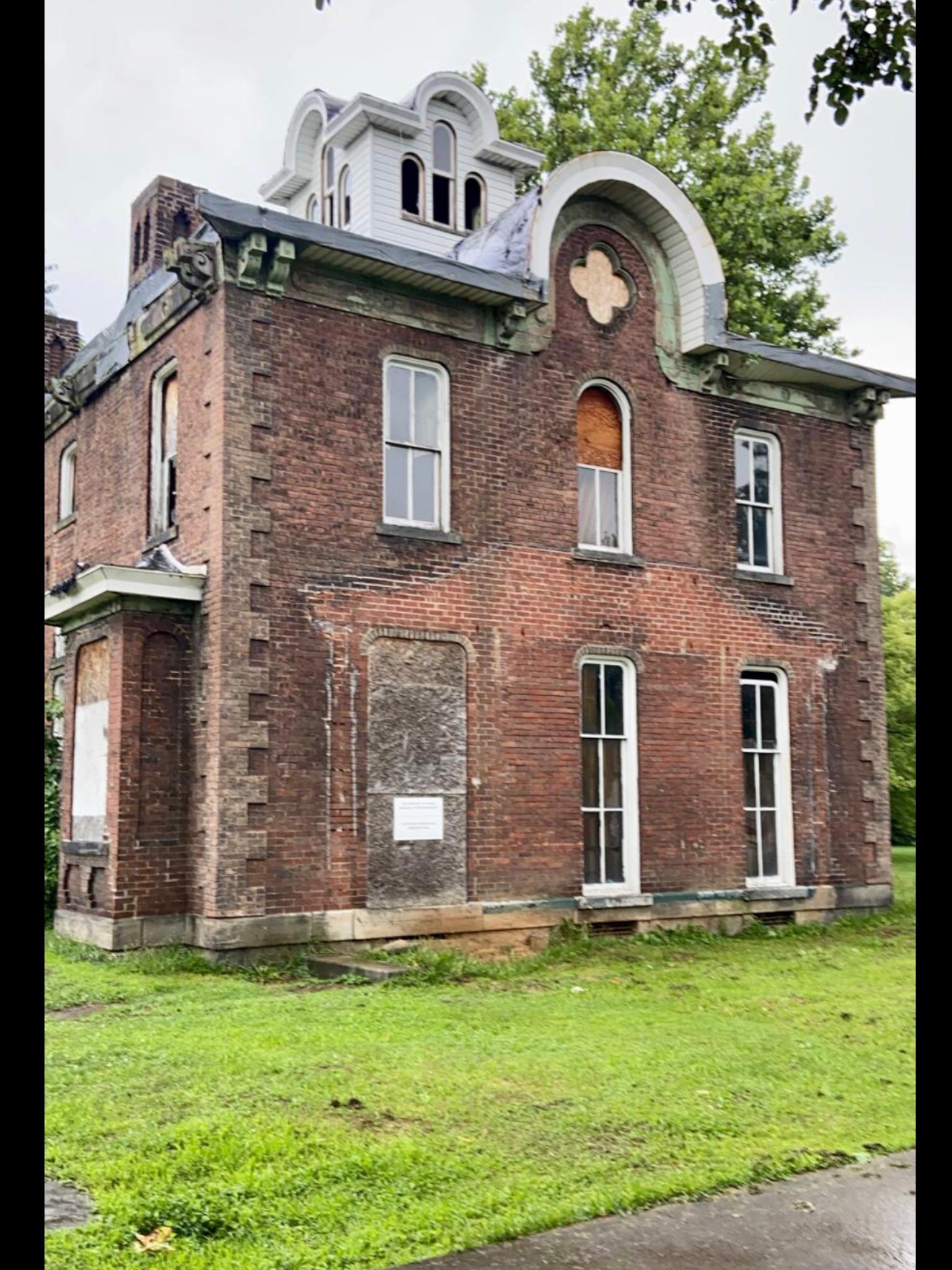 Abandoned Mansion in Connellsville, Pennsylvania r/abandoned