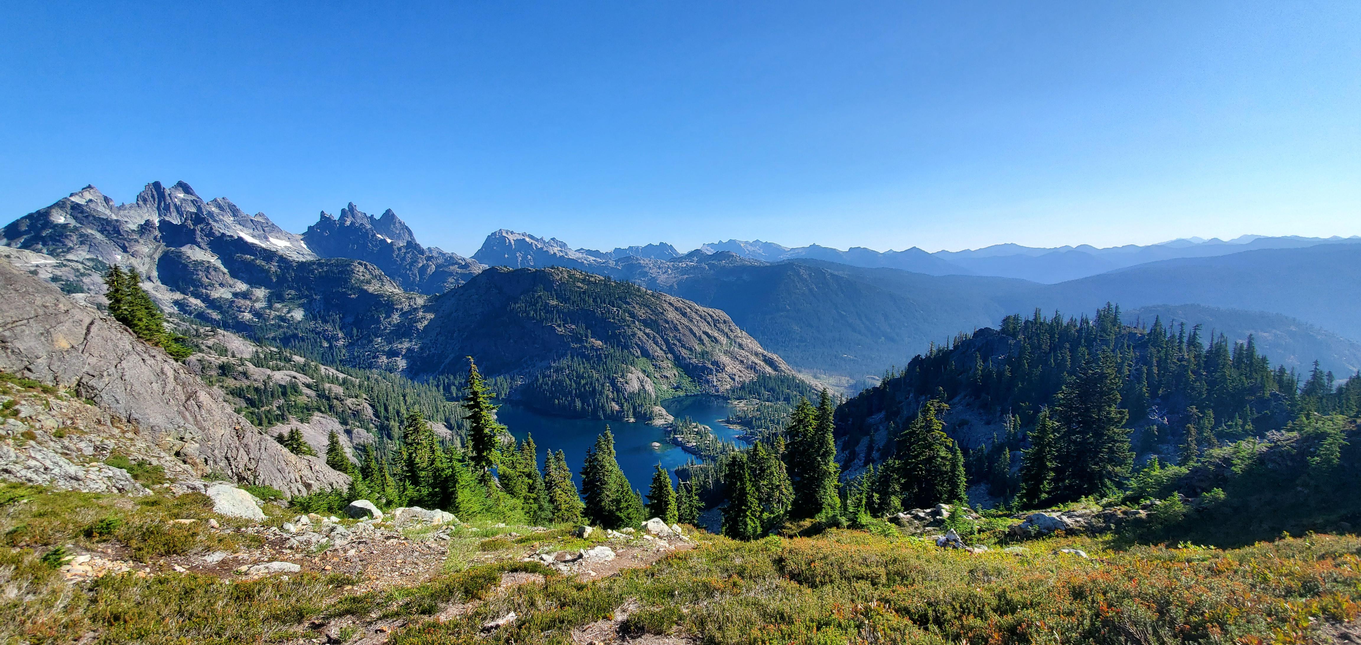 Spectacle Lake, Washington State PCT 2021 [OC] [4032X1908] r/EarthPorn