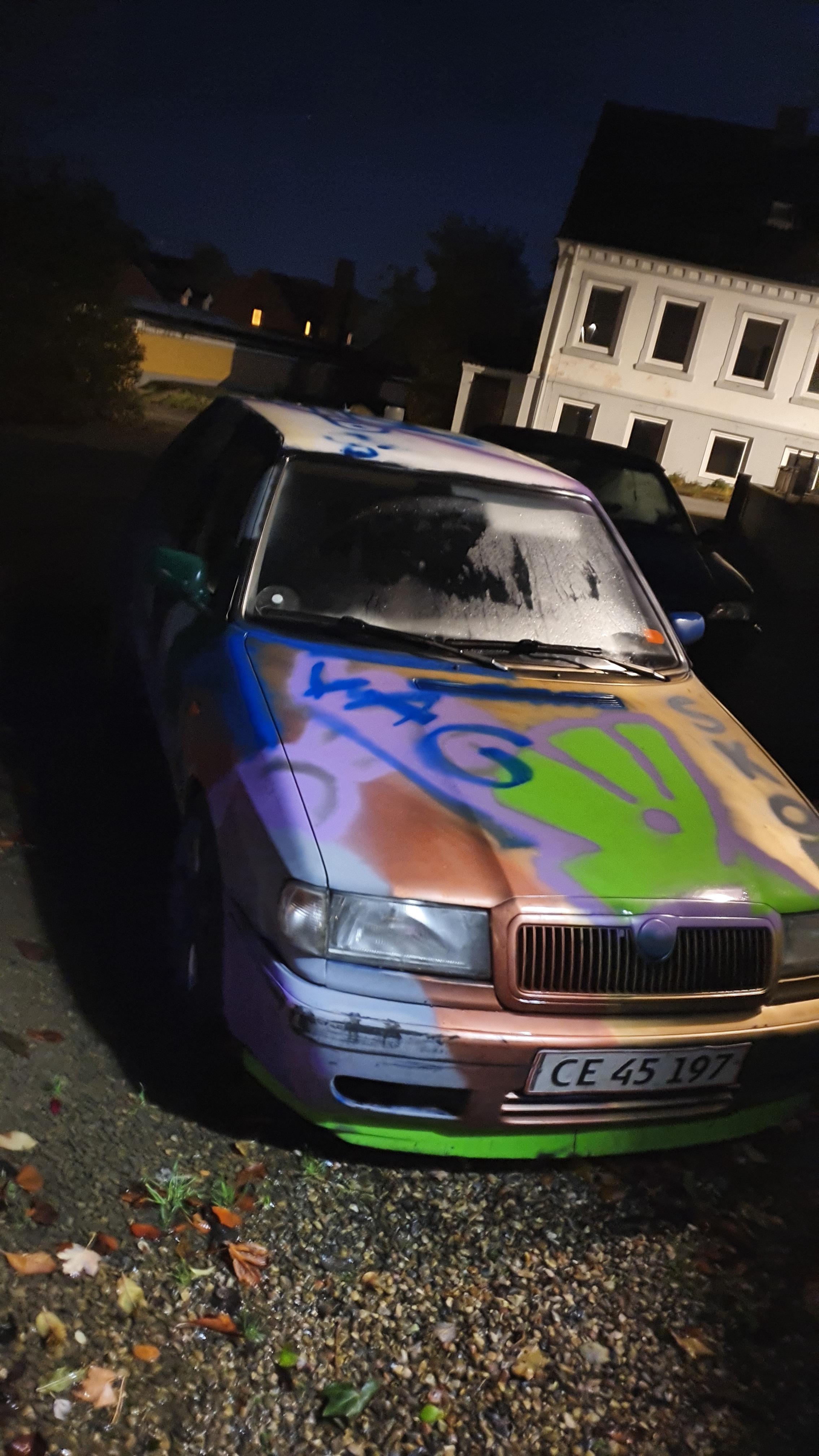 Ah yes... lemme spray paint my car. r/Shitty_Car_Mods