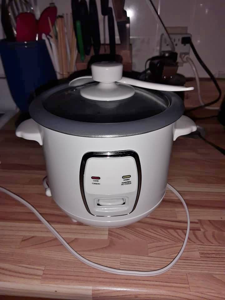This rice cooker has a face (Xposted to r/funny) r/Pareidolia