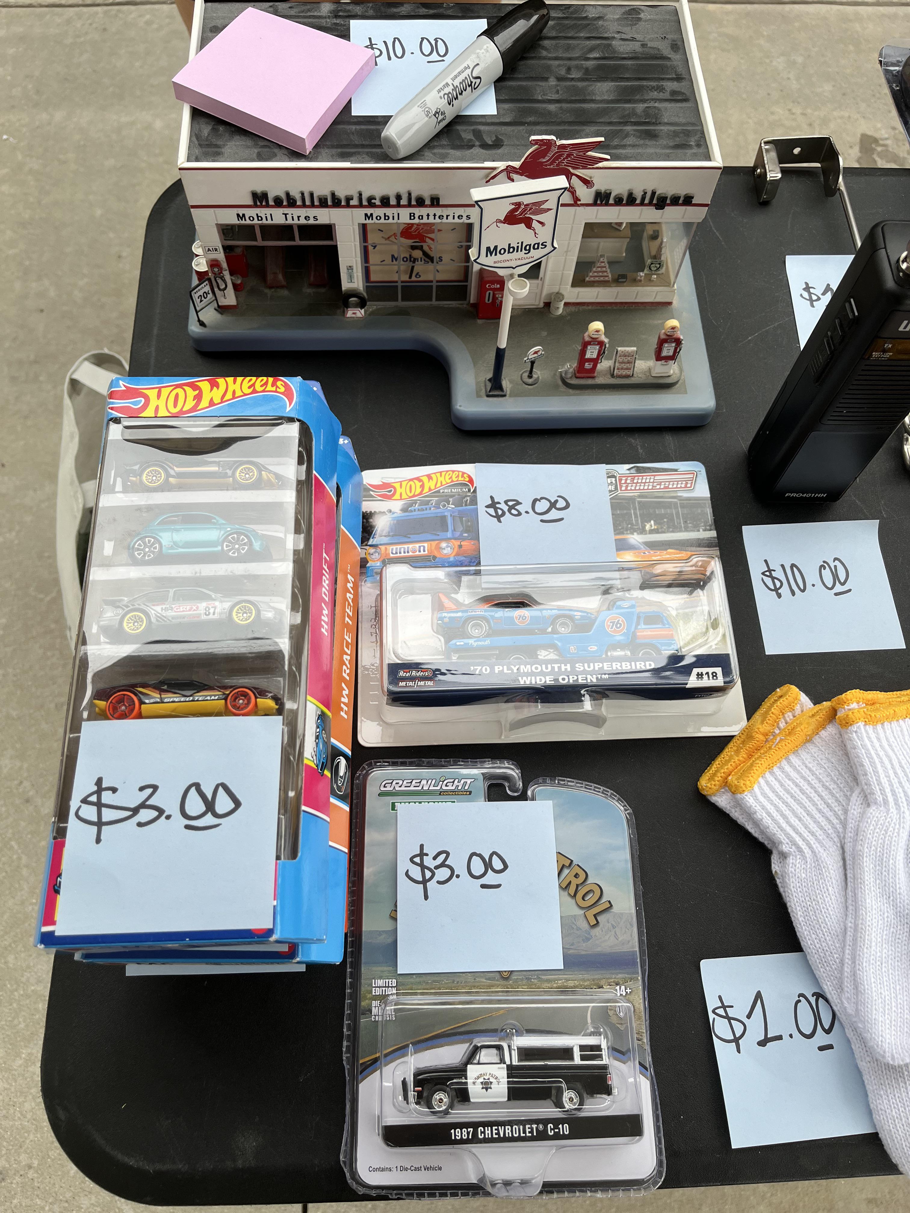 Yard sale r/HotWheels