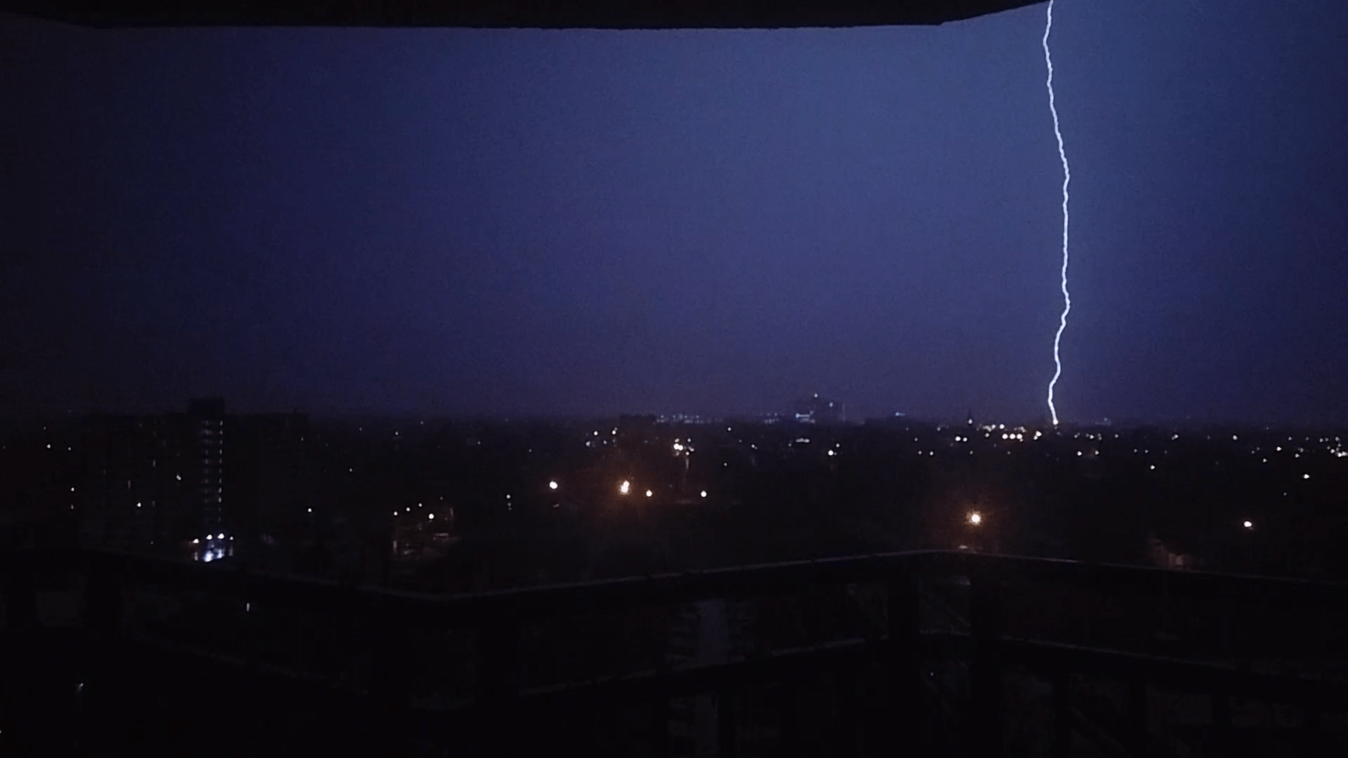 Lightning strike that struck house on Sycamore last night. r/Columbus