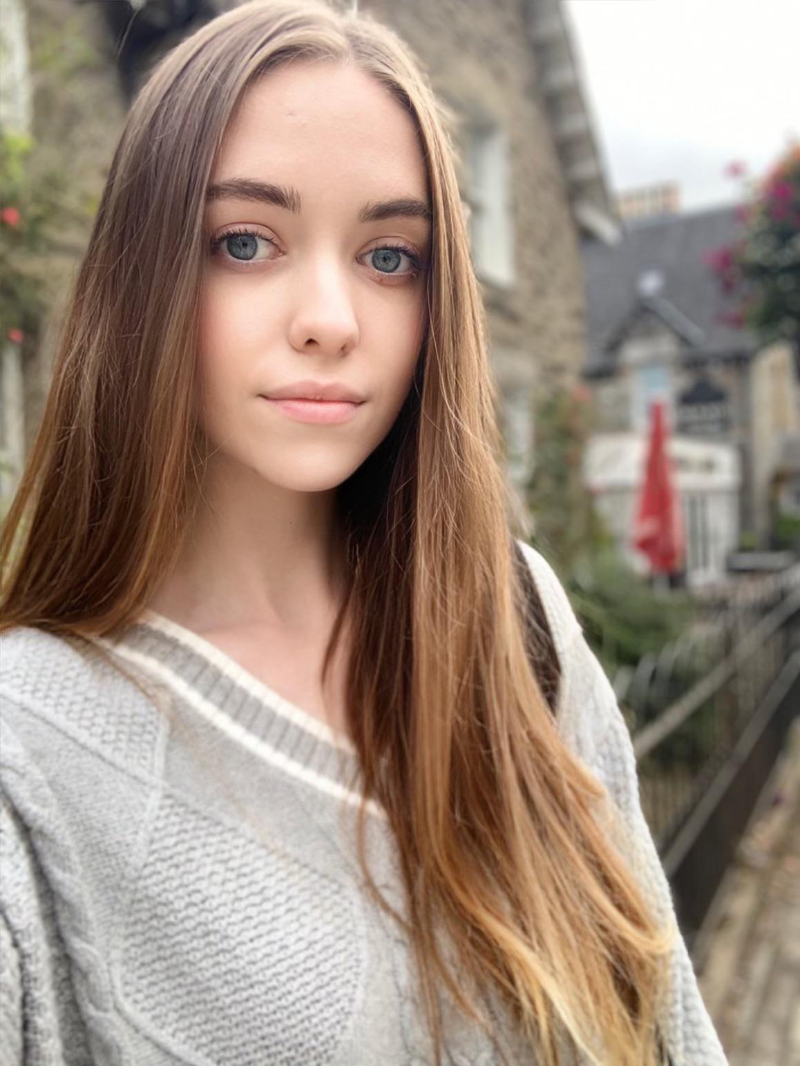 Face of a 34 year old Scottish girl in the Highlands : Faces