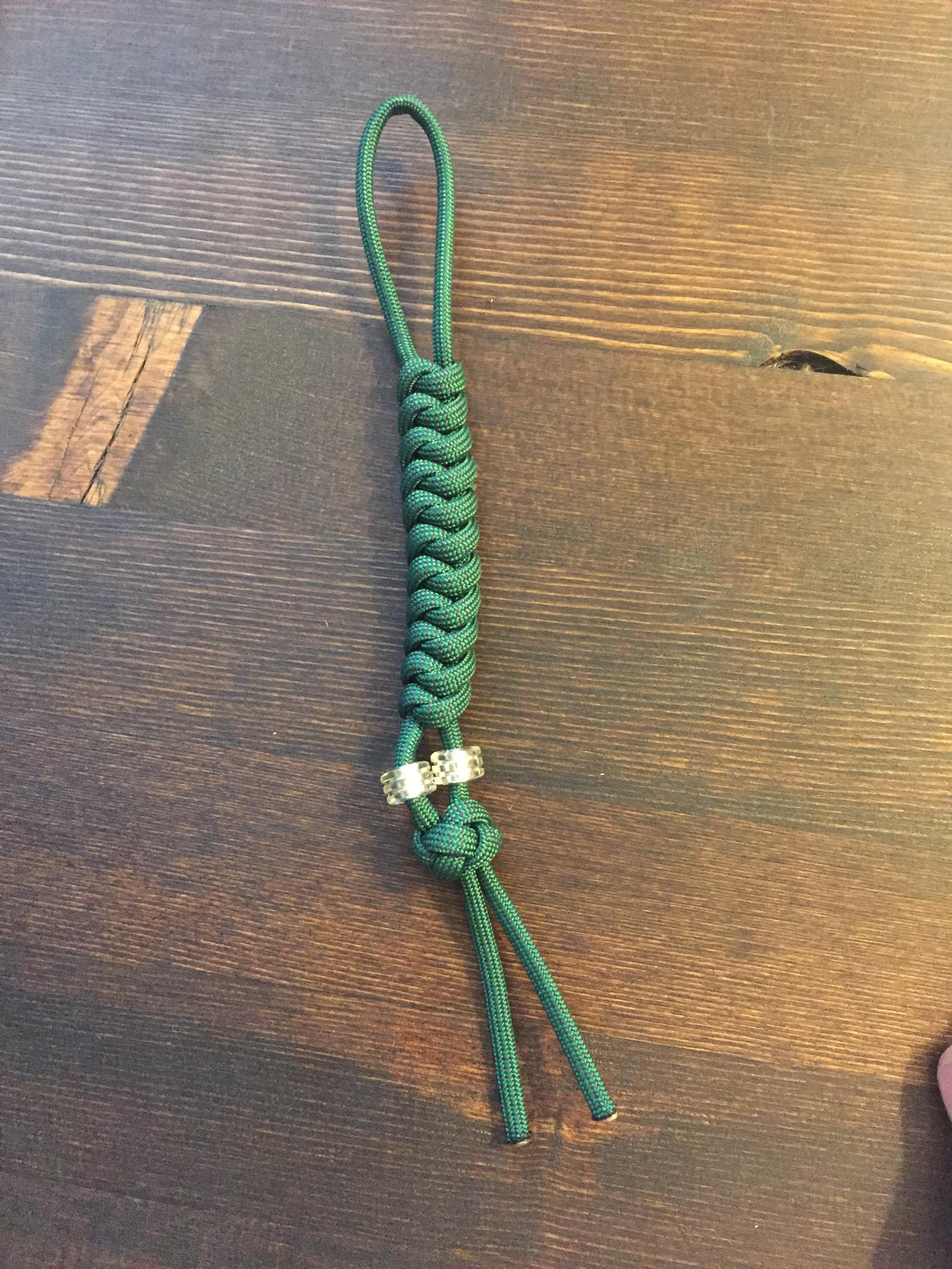 Snake knot with diamond head lanyard r/paracord