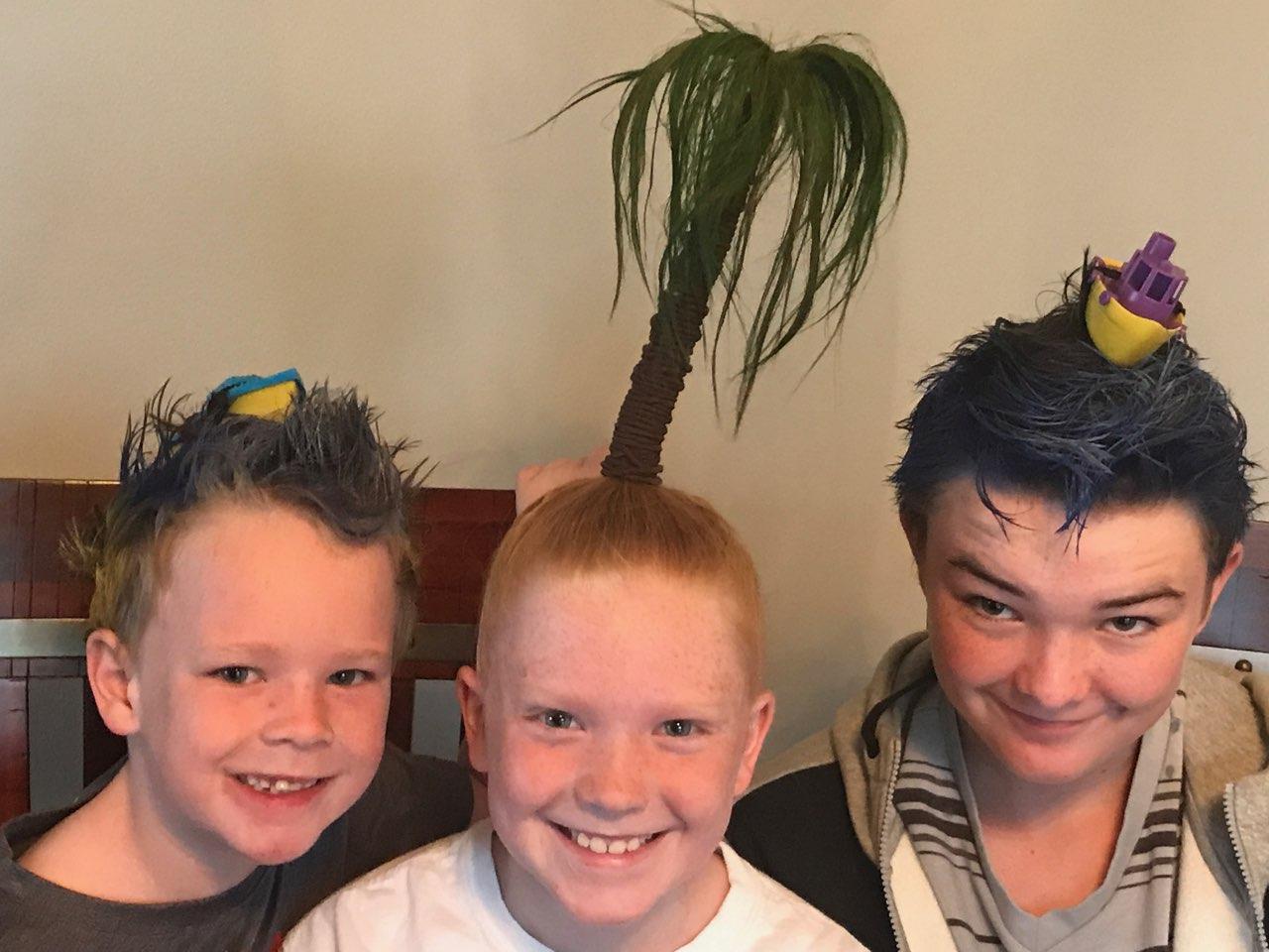 Beach theme crazy hair day! Check the PALM TREE! r/funny