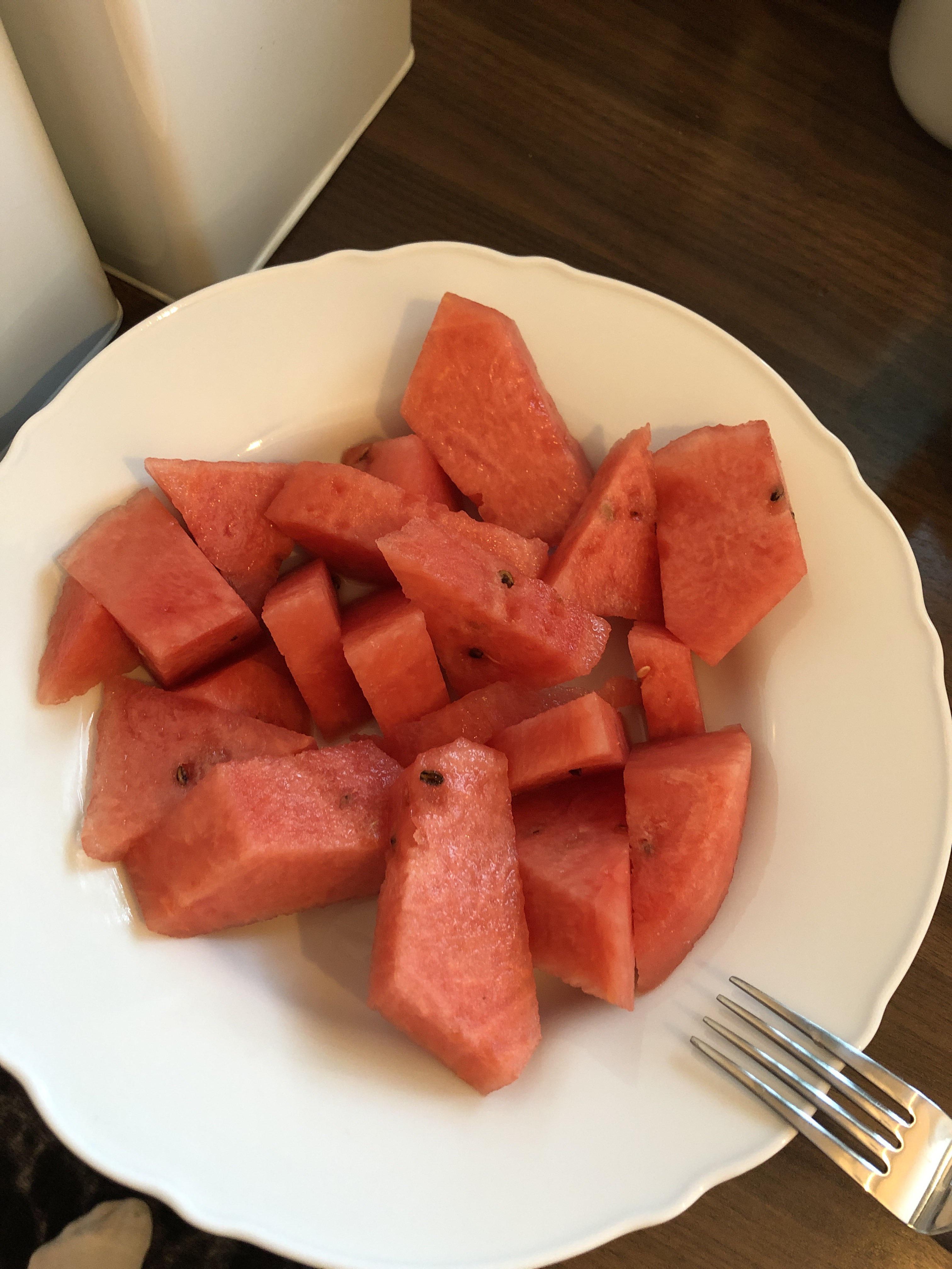 I love watermelon! Only 146 calories for this hole plate! r/caloriecount