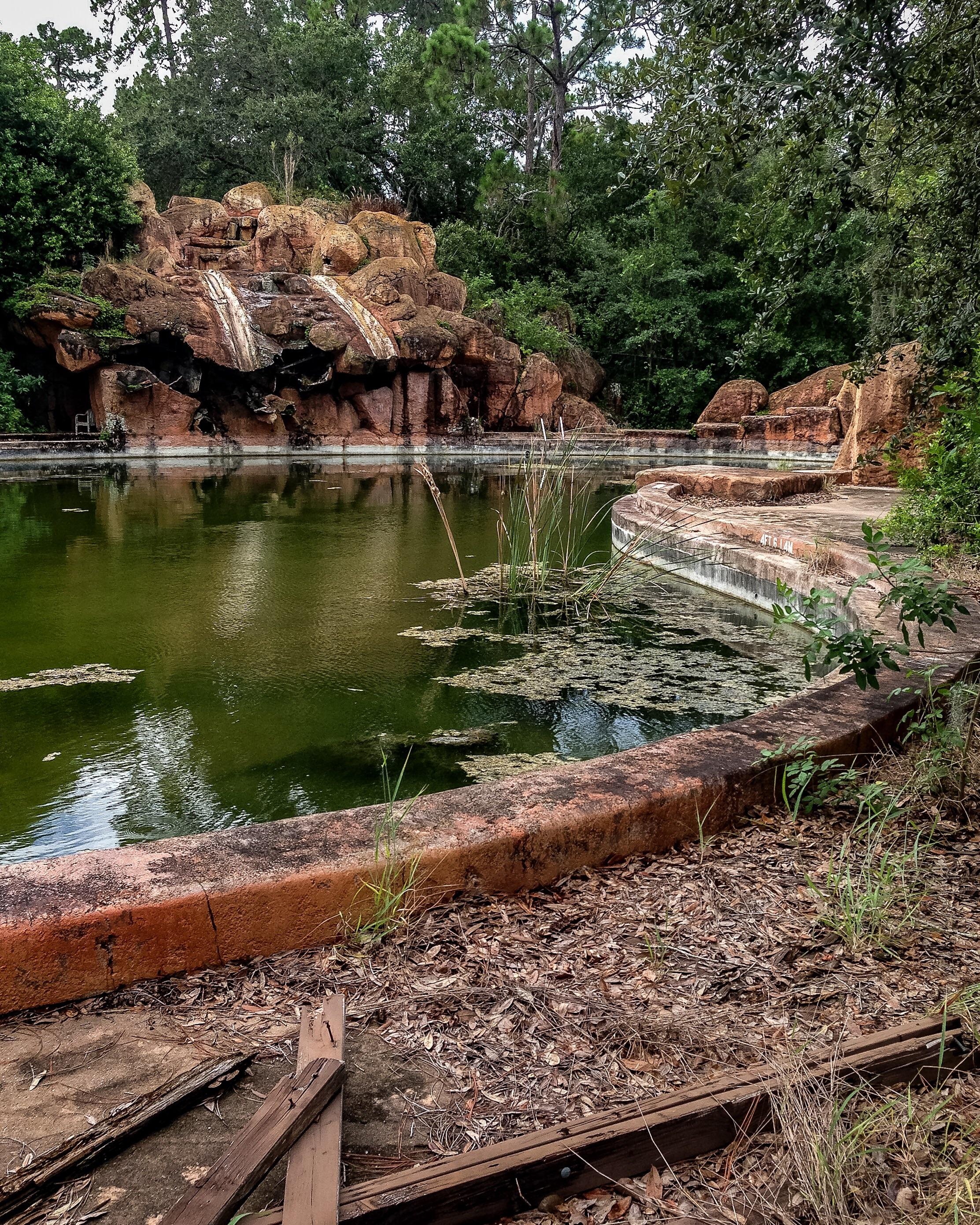 Disney’s River Country Water Park. (oc)(2500x1500) r/AbandonedPorn