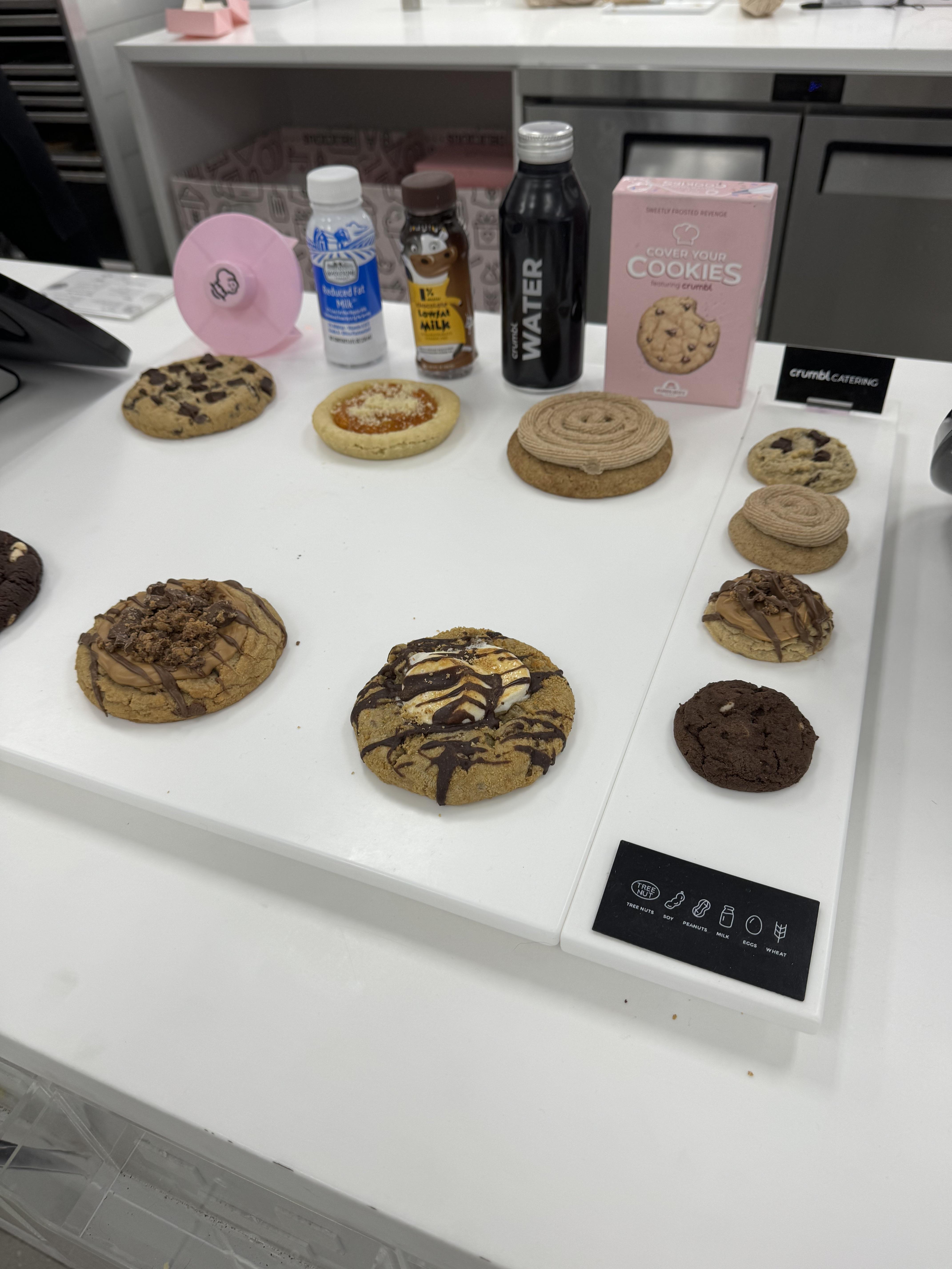 Here’s a size comparison of the big vs little cookies r/CrumblCookies