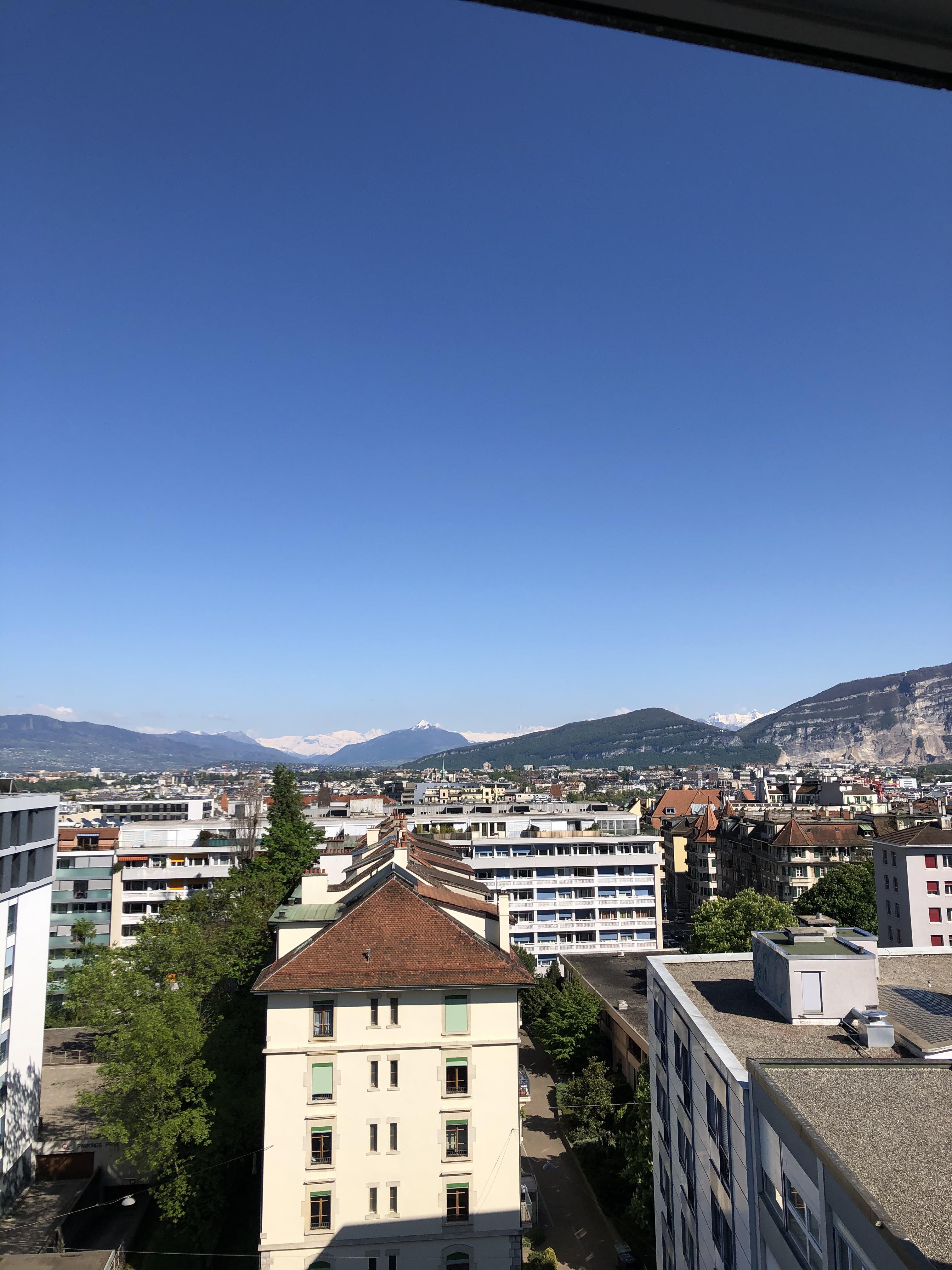 sunny day in Geneva r/suisse