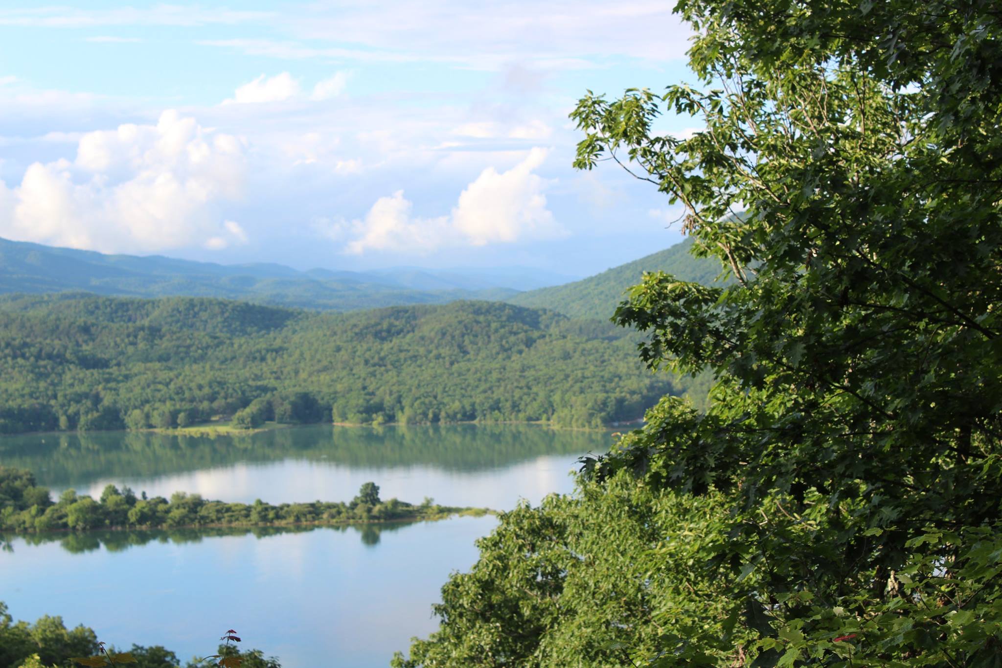 Lake Moomaw, Virginia [OC] [2048x1365] r/EarthPorn