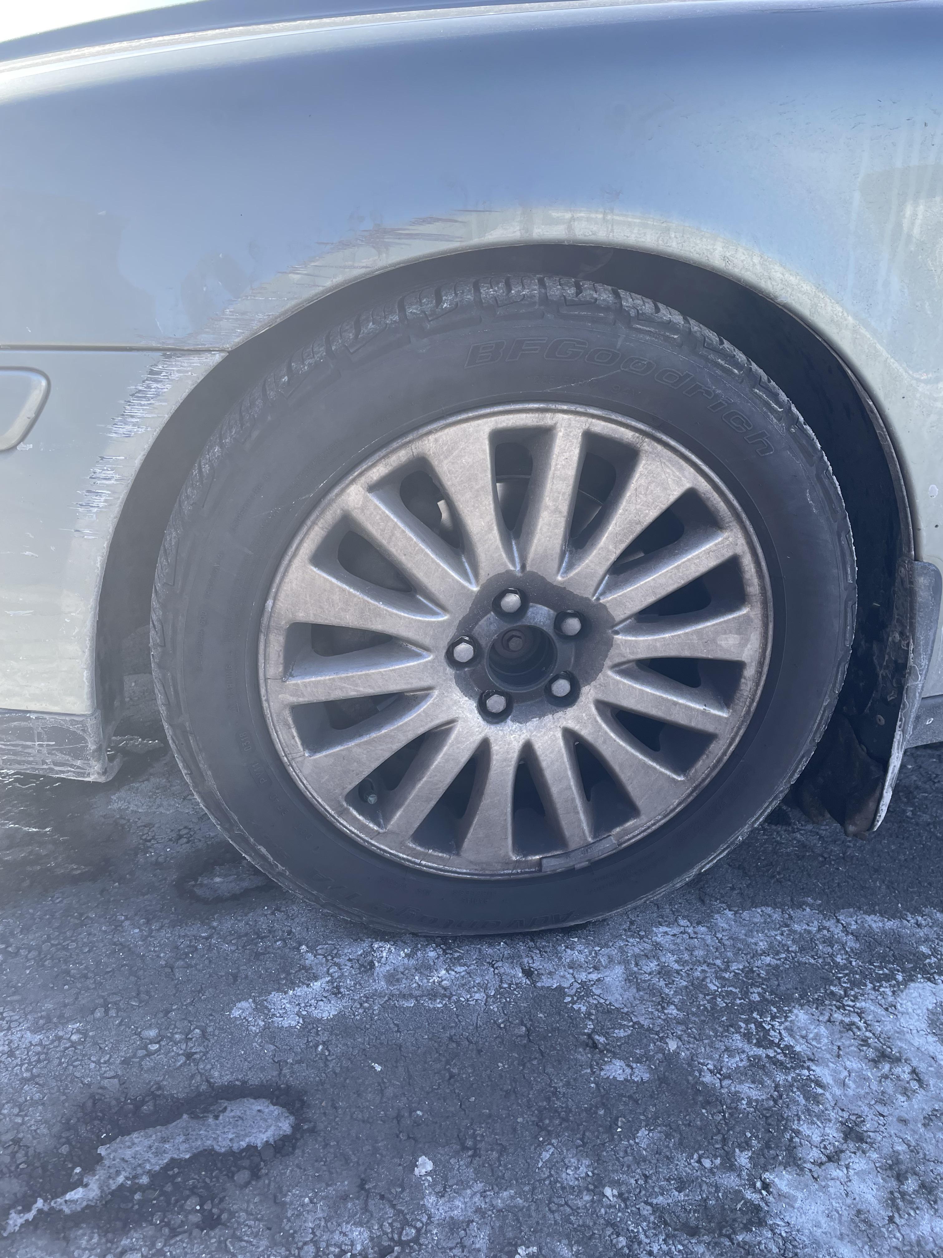 Anyone know why the discoloration around the hub/lugs? Oddly enough it