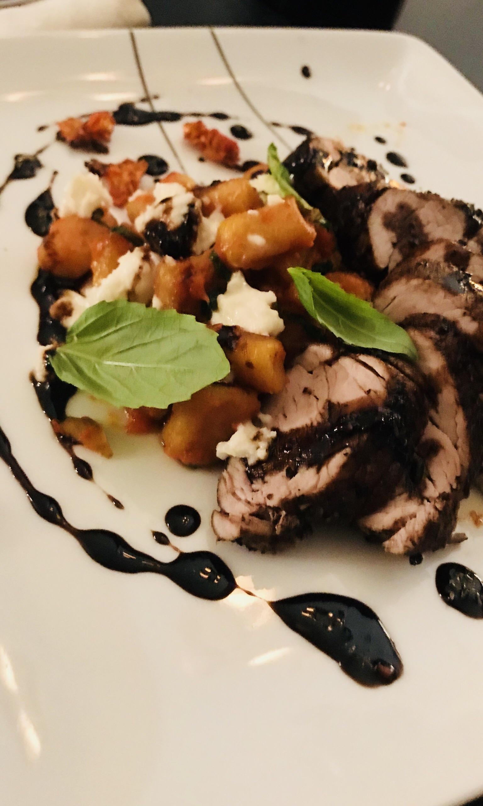 [HomeMade] Balsamic glazed pork tenderloin with gnocchi Parisienne