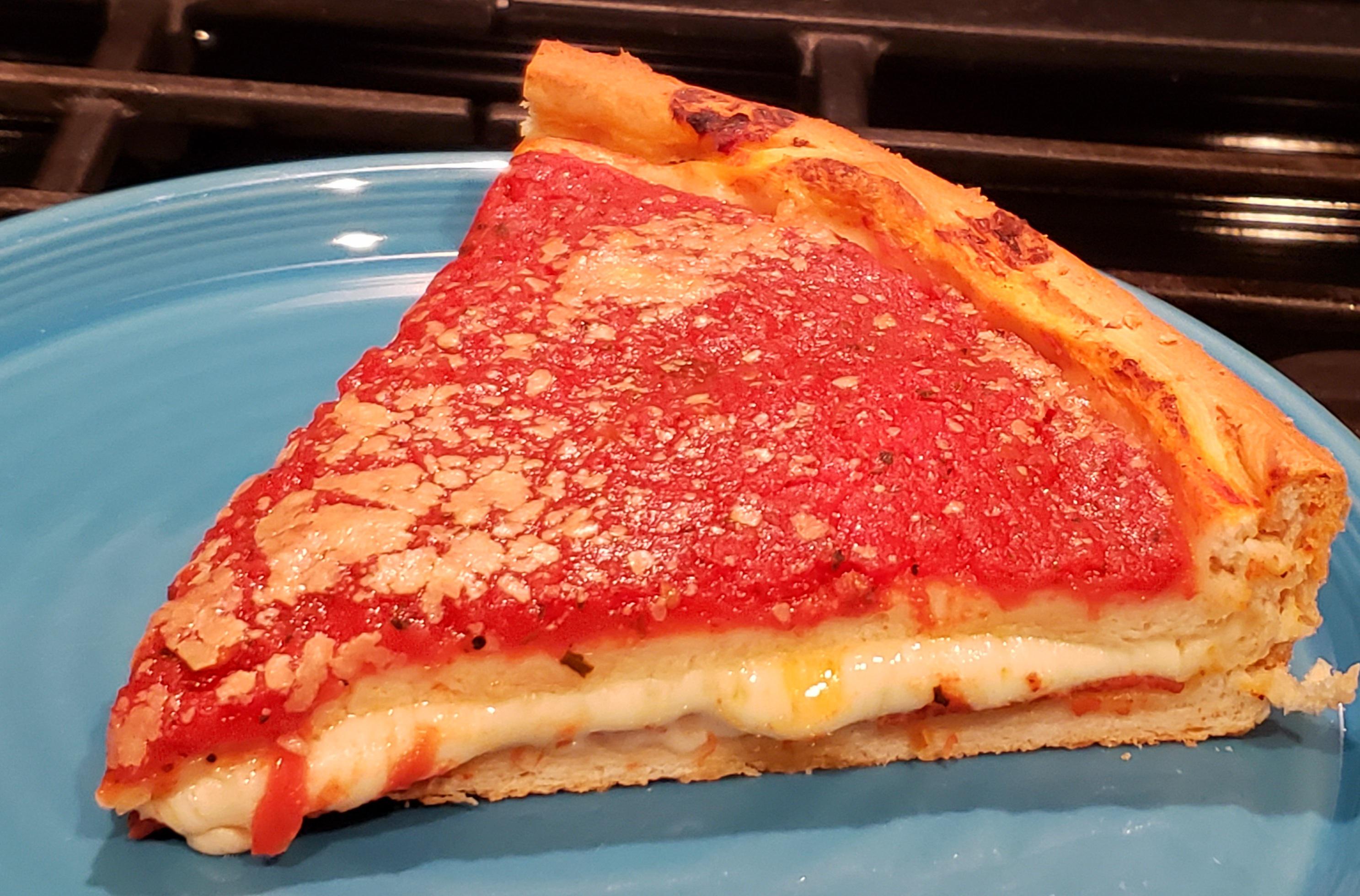 Pepperoni Deep Dish Pizza r/FoodPorn
