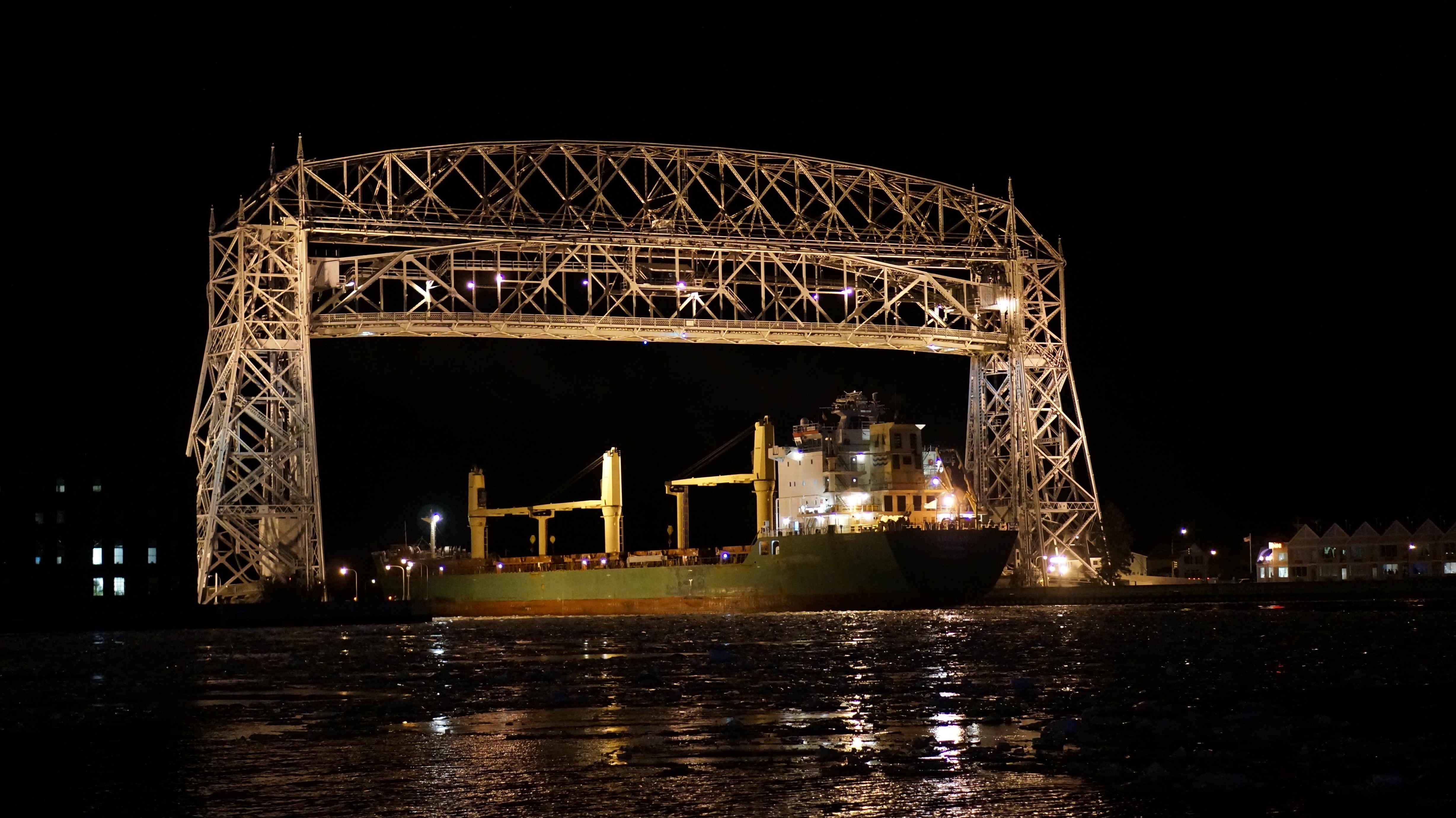 Aerial Lift Bridge, Duluth, MN r/pics