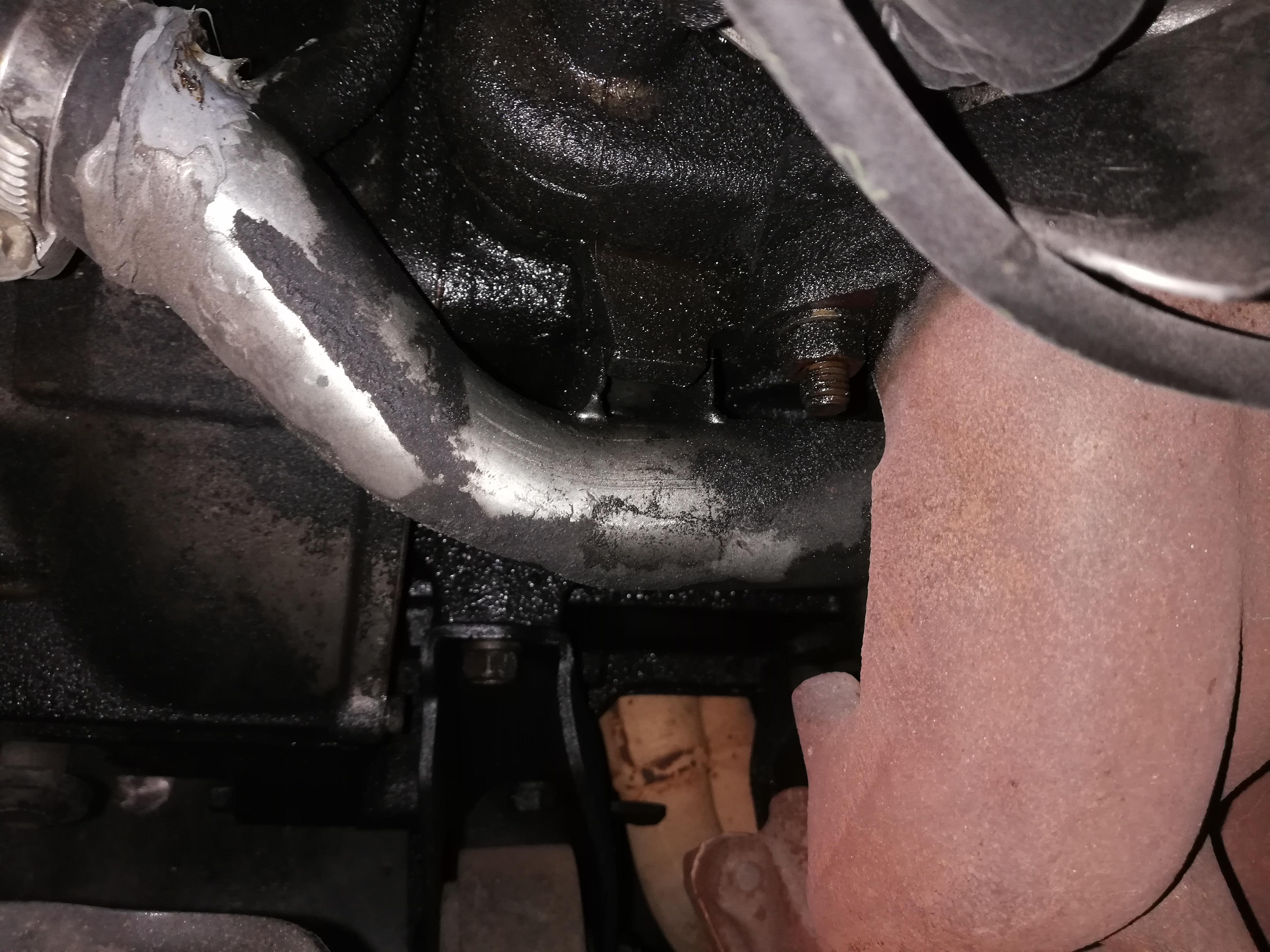 Engine oil leaking, not sure when it started. : r/MechanicAdvice