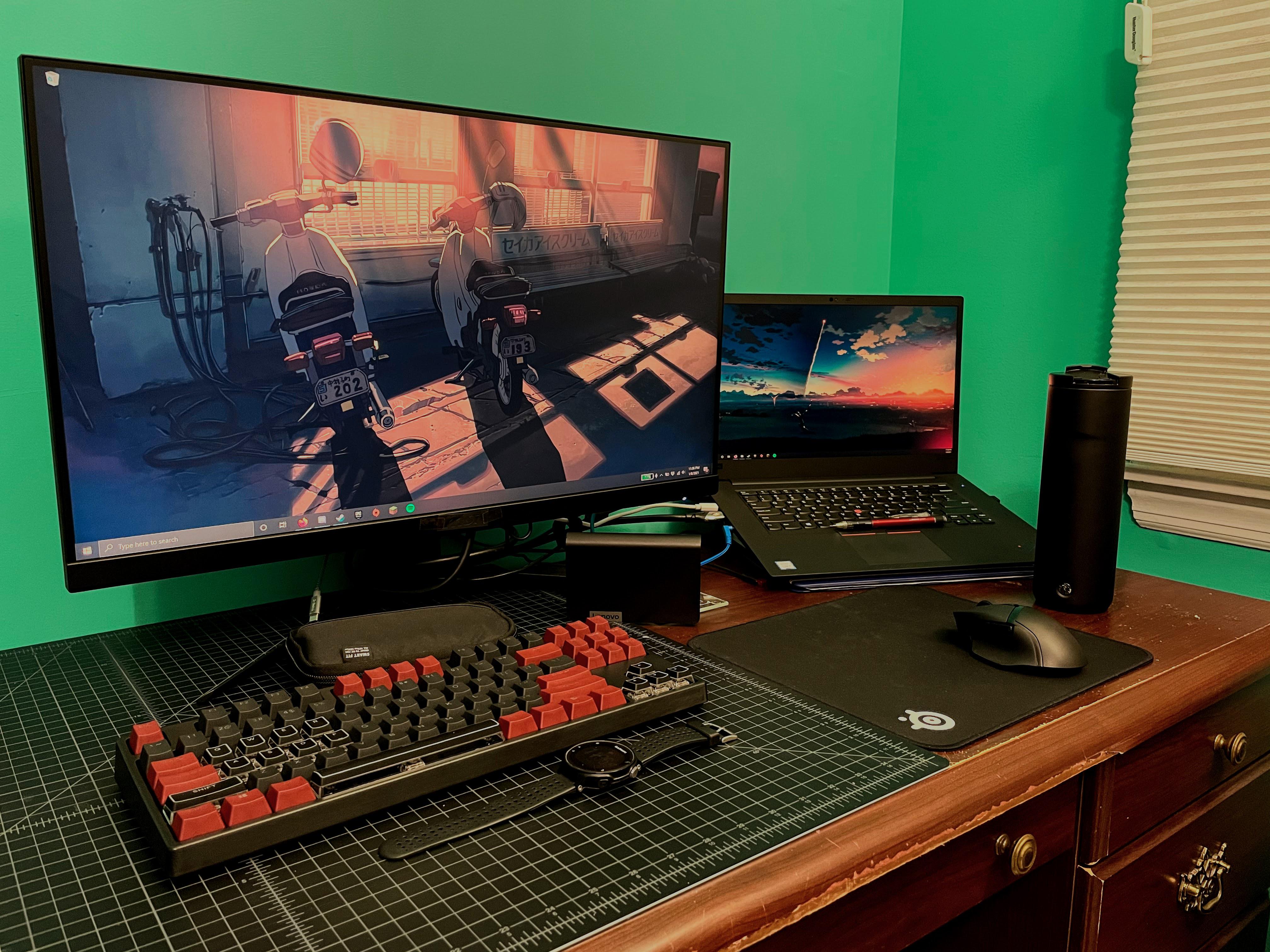 Black and Red Setup in time for the Spring Semester r/thinkpad