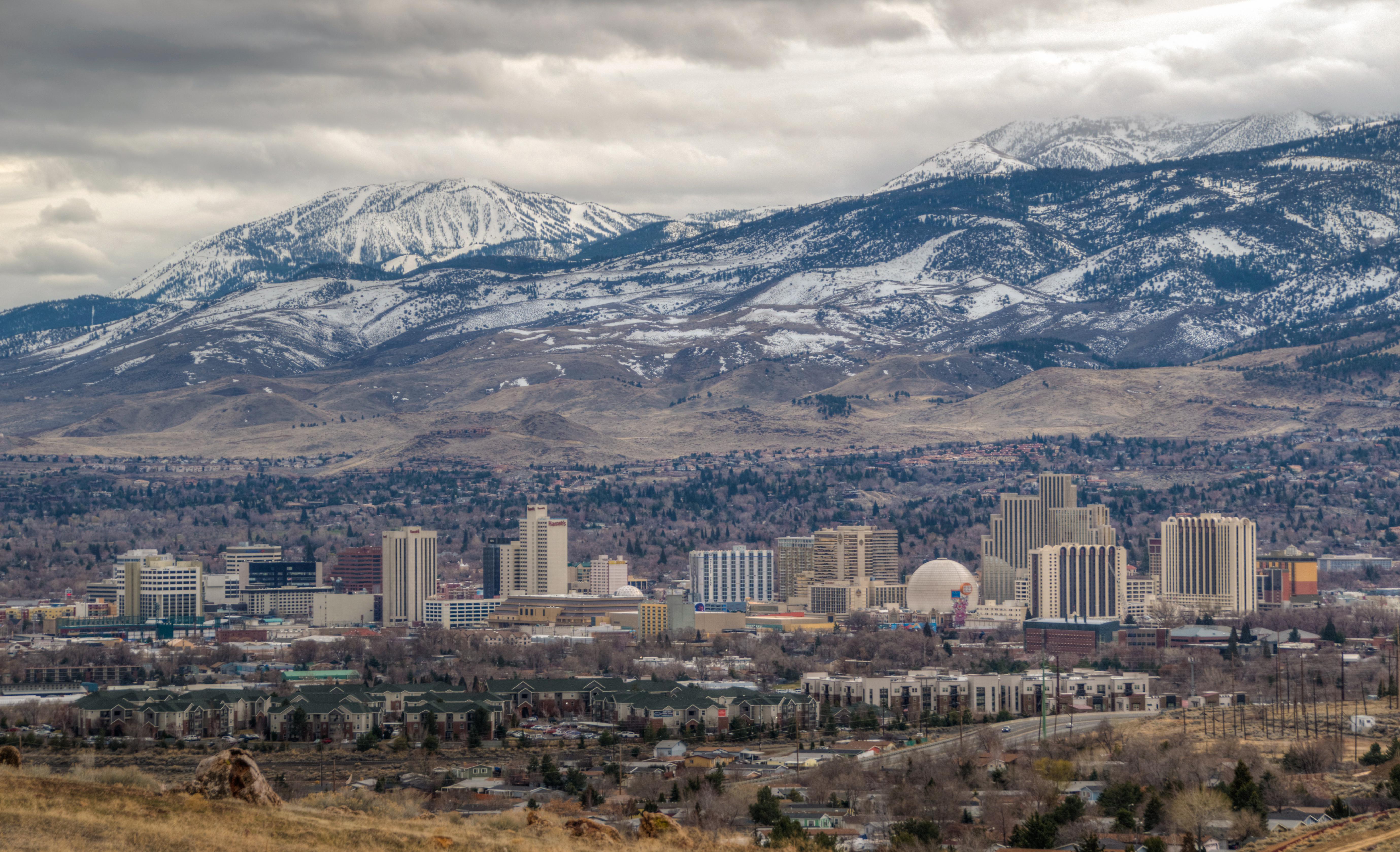 Reno, Nevada and the surrounding mountains r/CityPorn